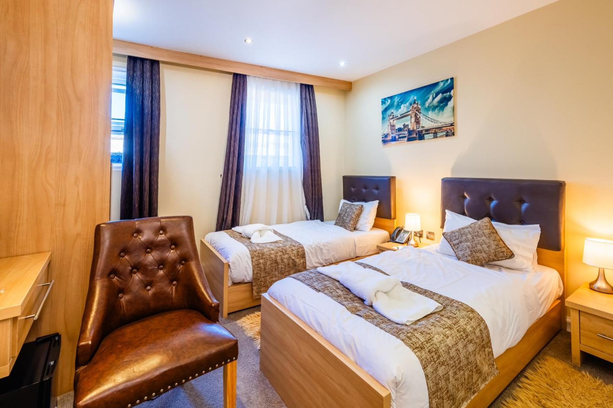 Twin Room,1539361930:JPEG