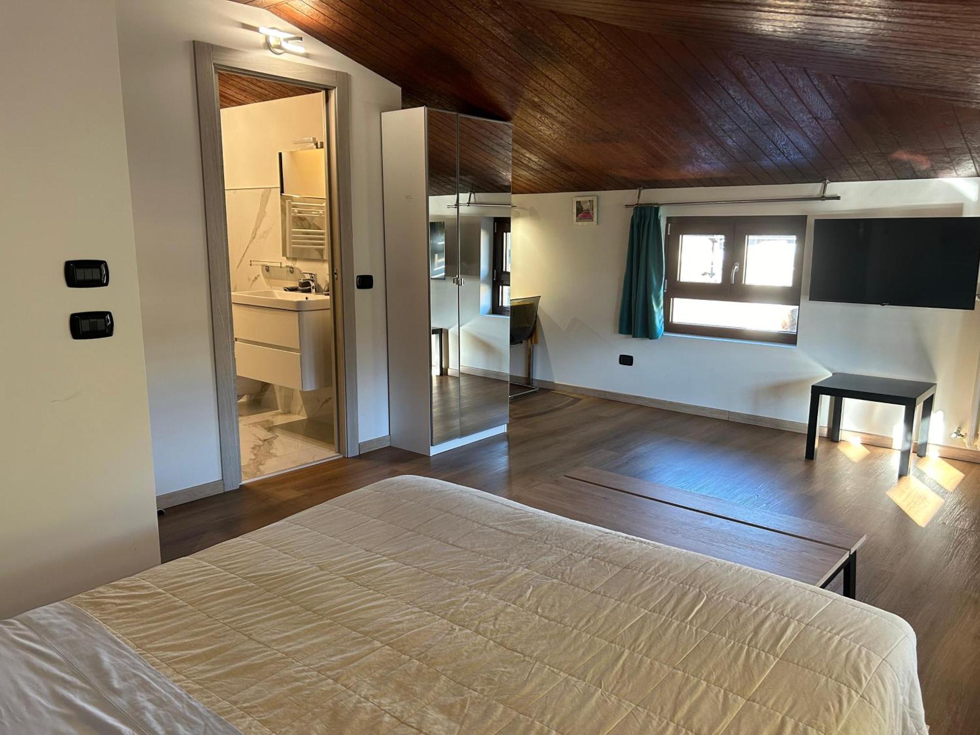 Large Double Room
