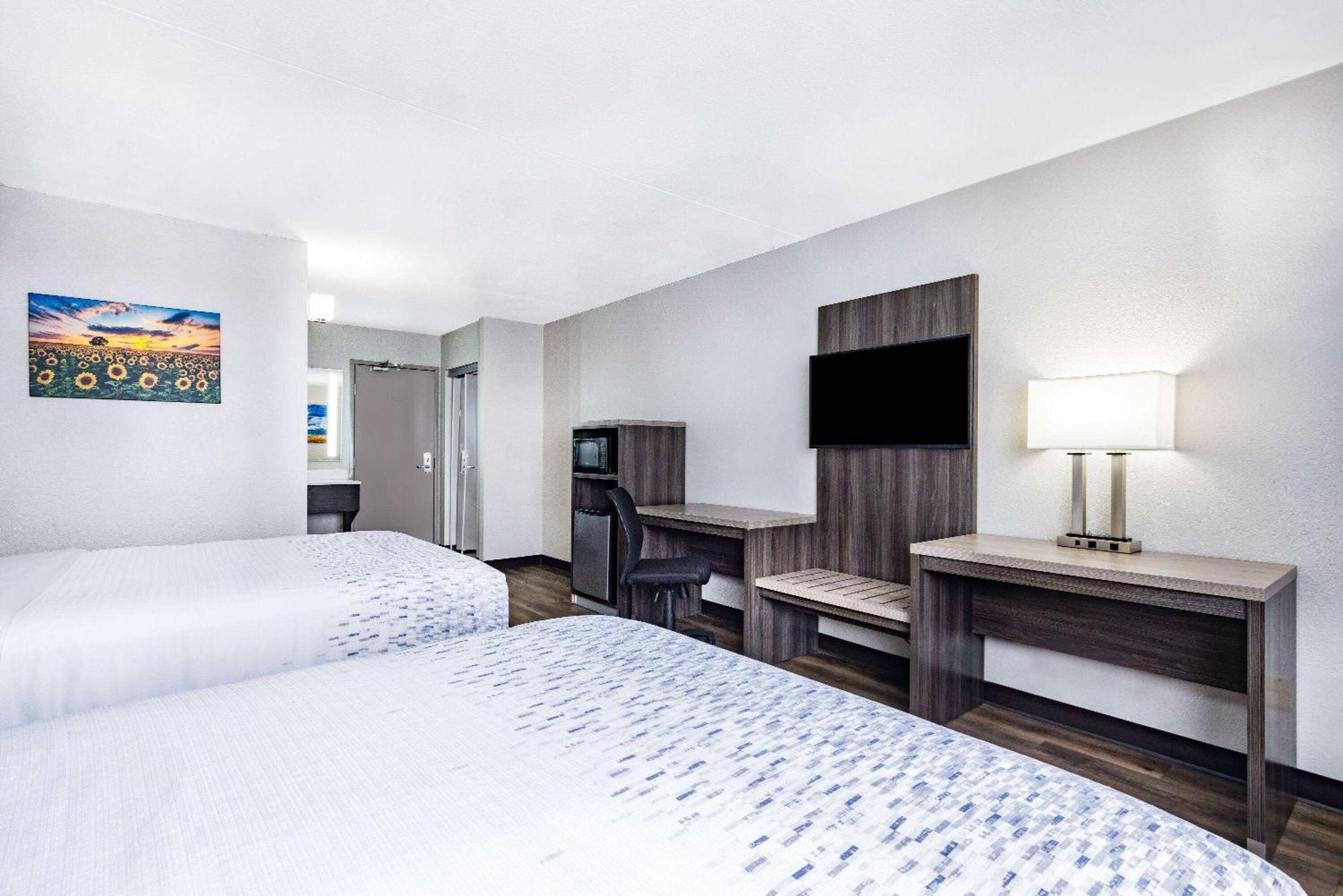 Queen Room Two Queen Beds Non-Smoking