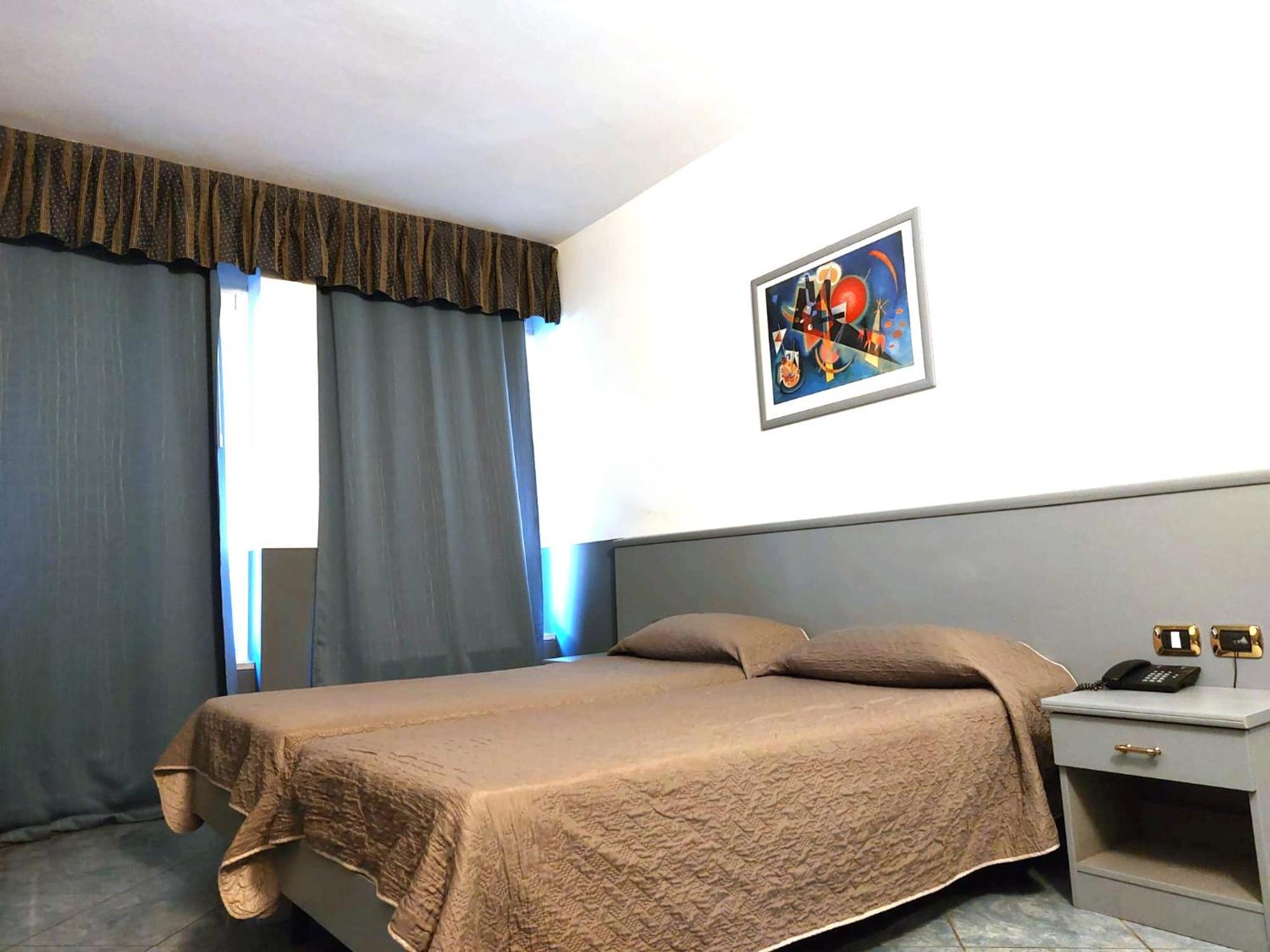 Twin Room,1539581860:JPEG