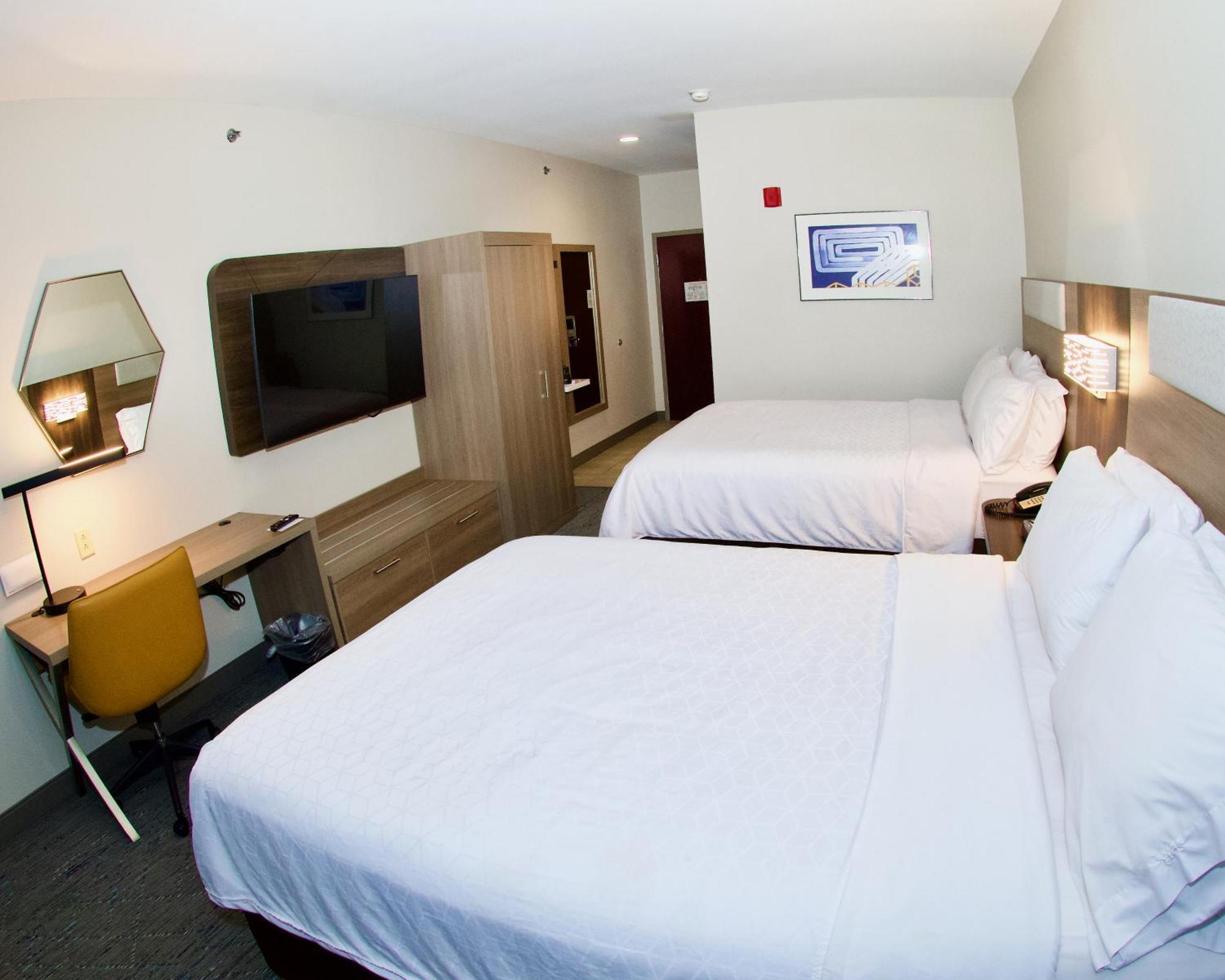 Standard Queen Room Two Queen Beds