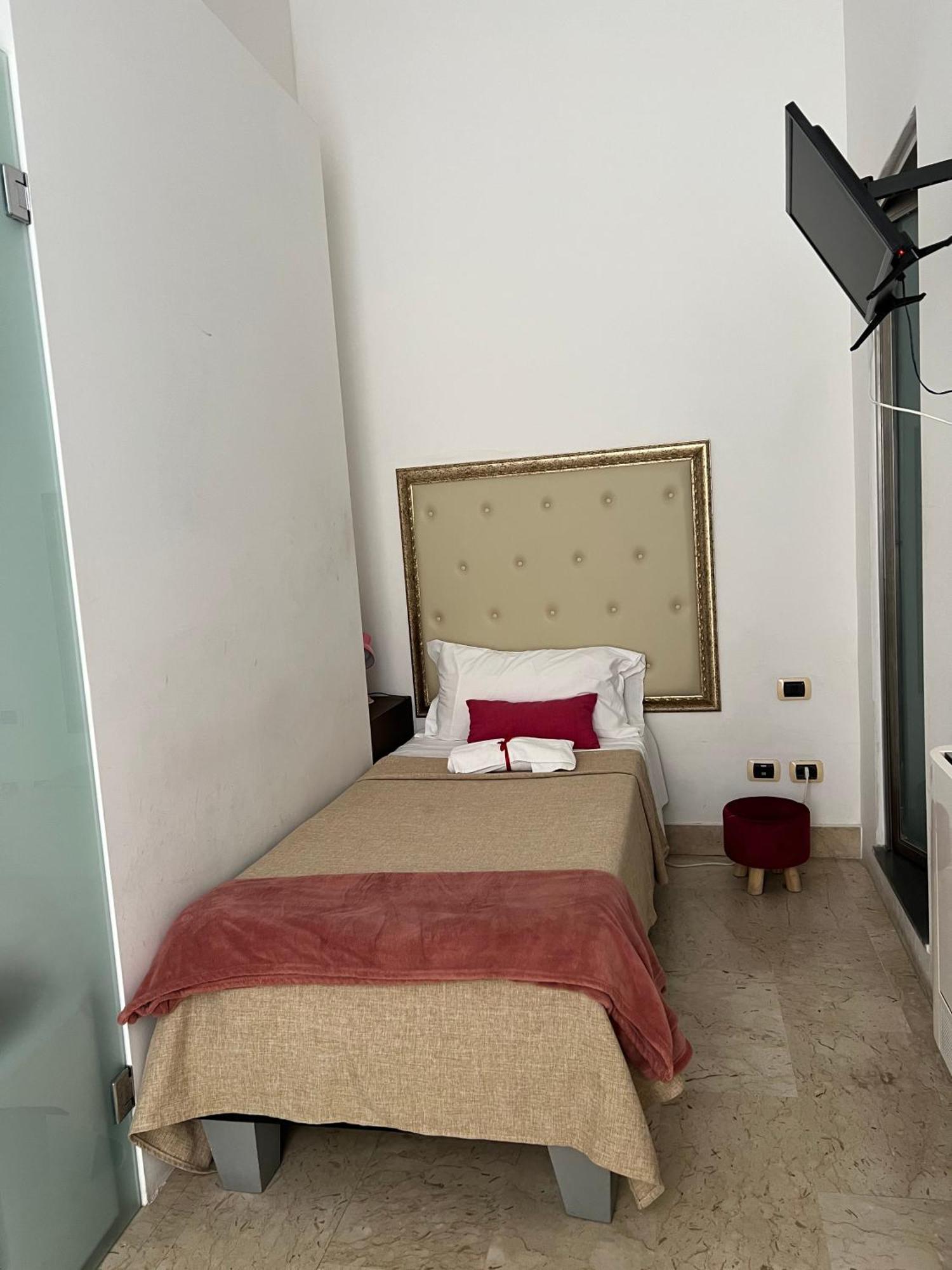 Deluxe Single Room