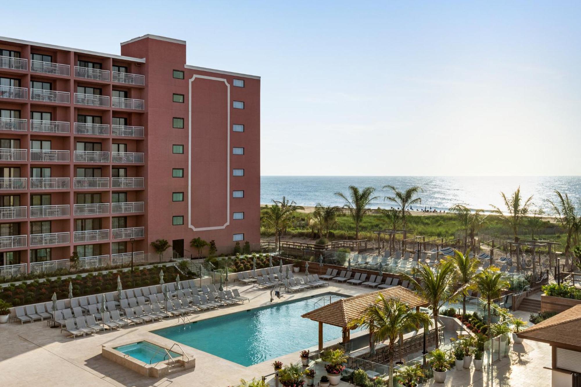 King Suite One King Bed Oceanfront Pool View,1661652620:JPEG