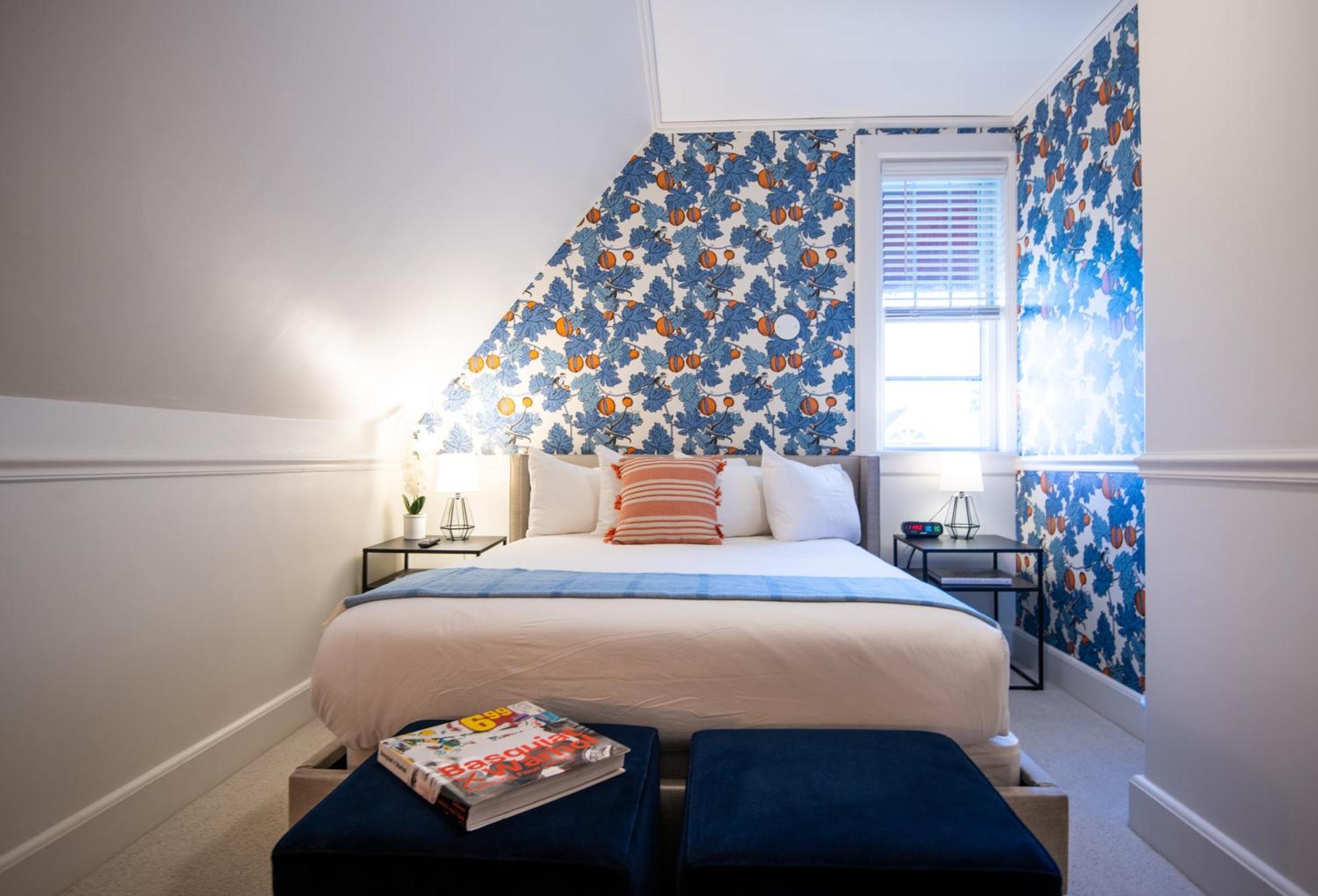 Deluxe Queen Room