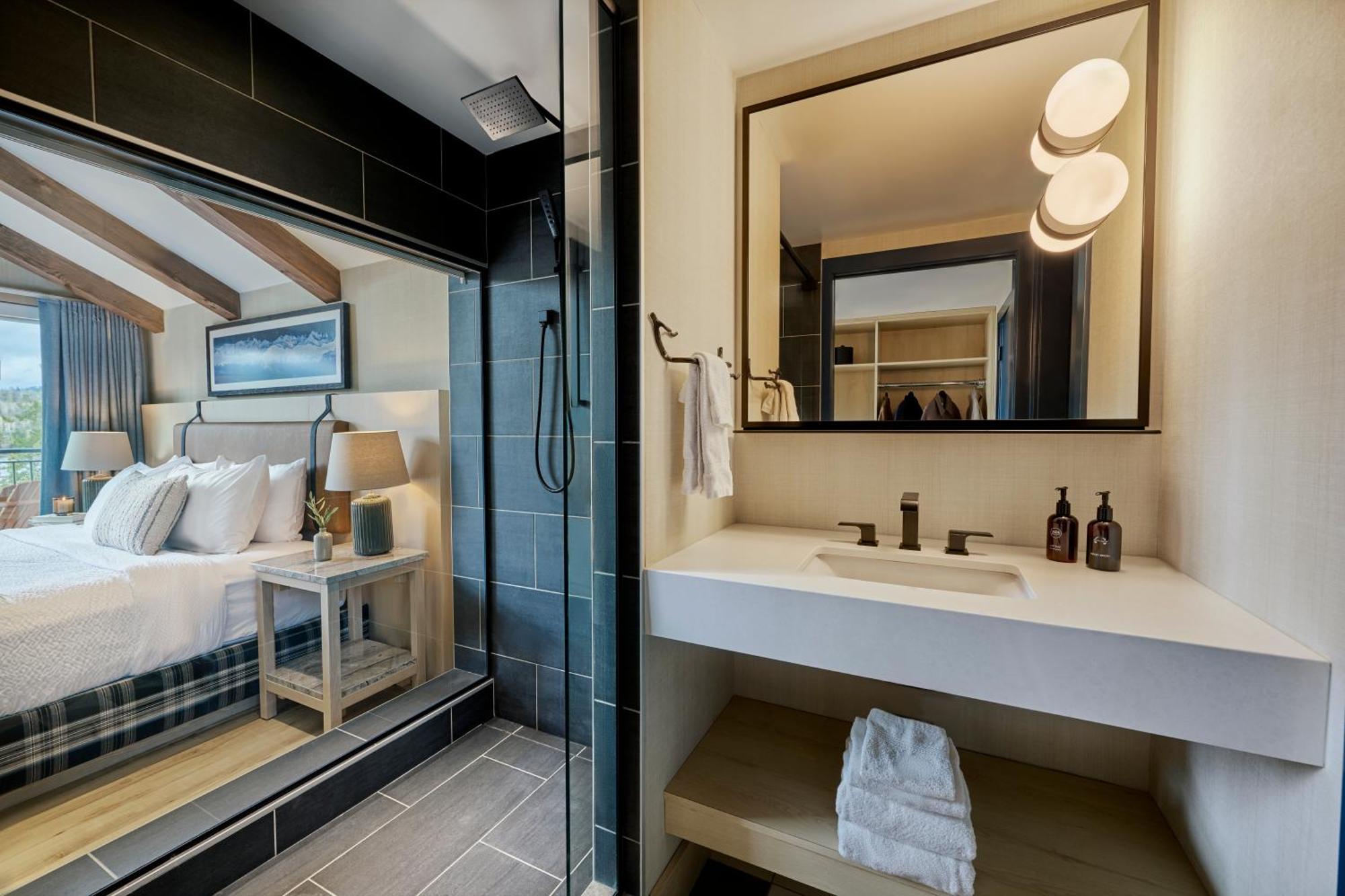 Deluxe King Room,1539979507:JPEG