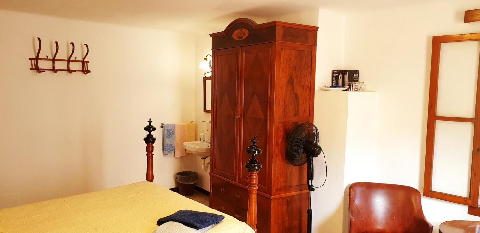 Triple Room with Shared Bathroom,1540165867:JPEG