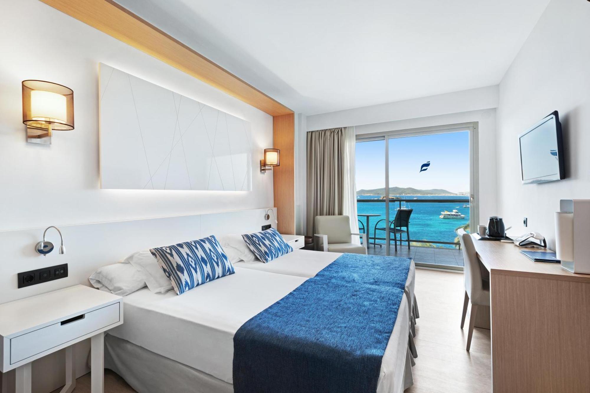 Double or Twin Room Sea View
