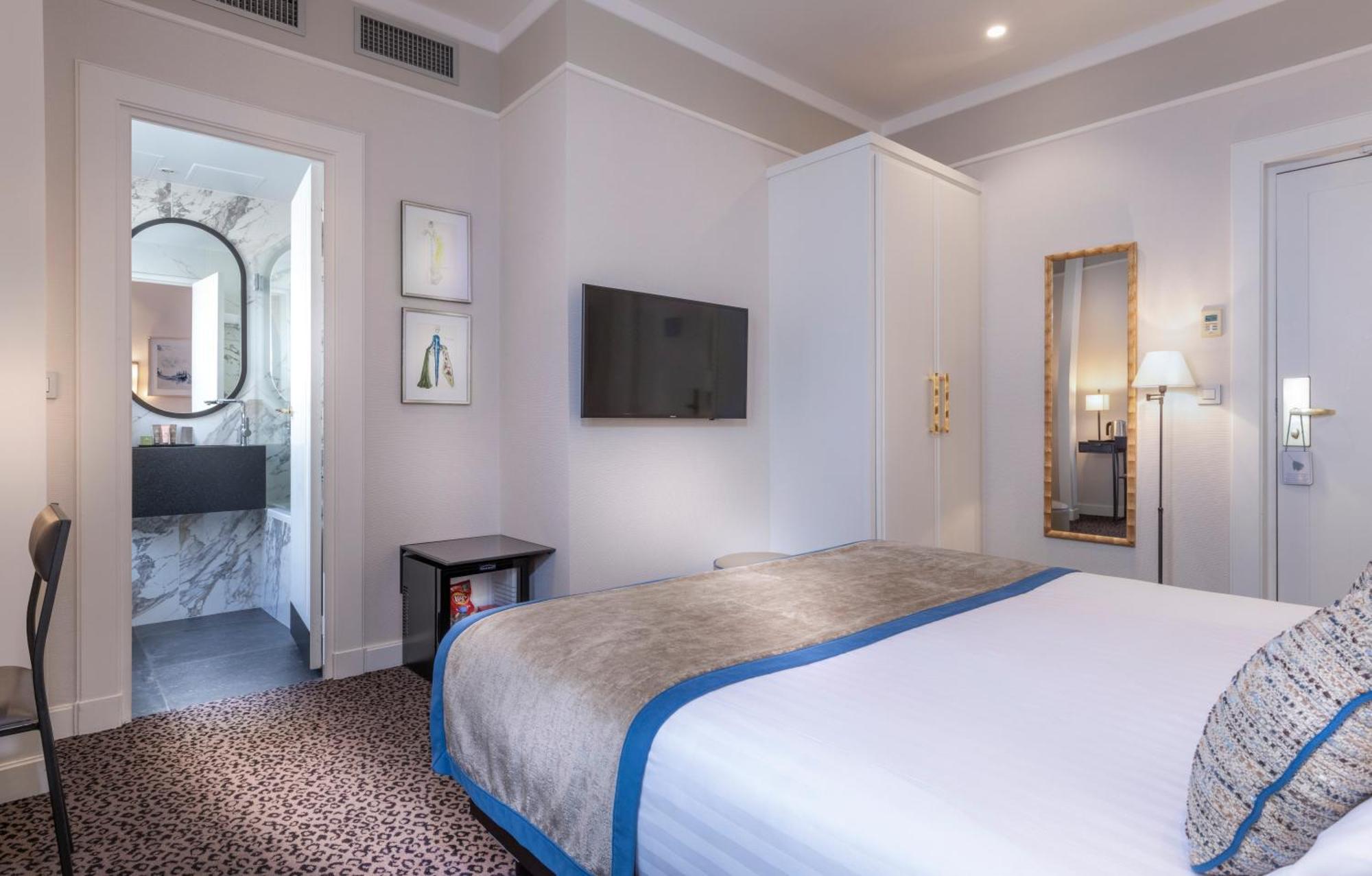Superior Room Bath