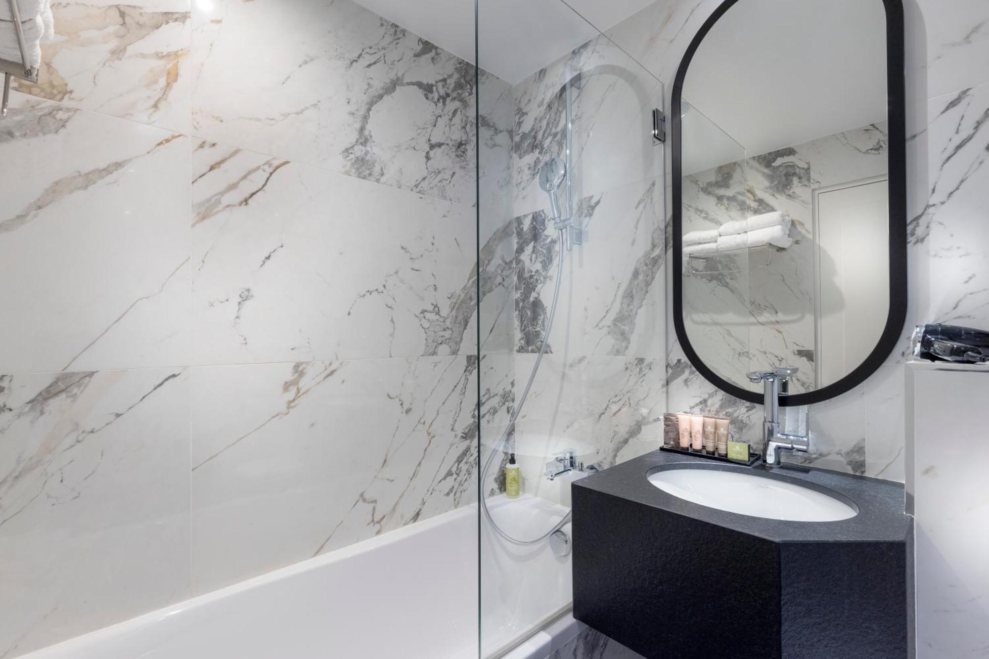 Superior Room Bath