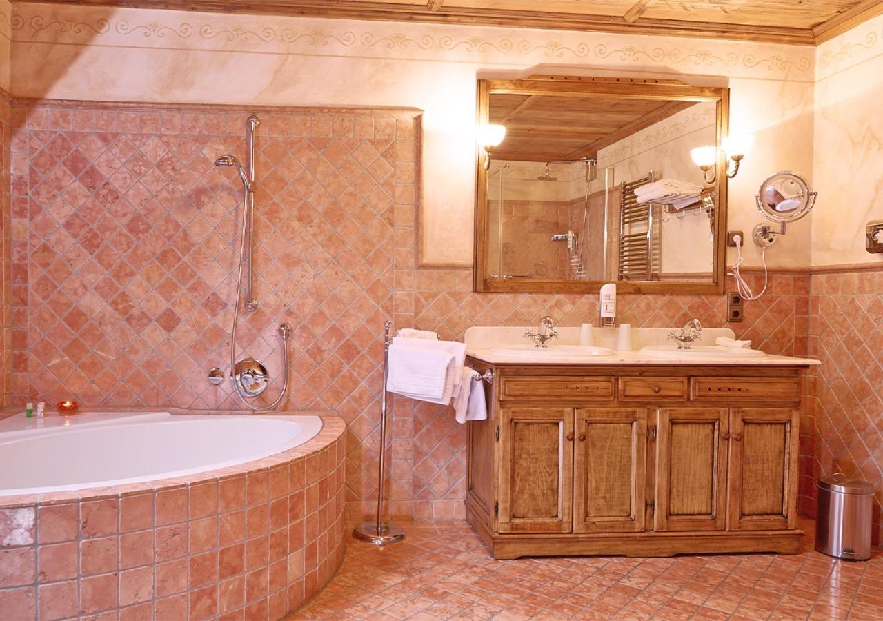 Explorer Room Single & Double
