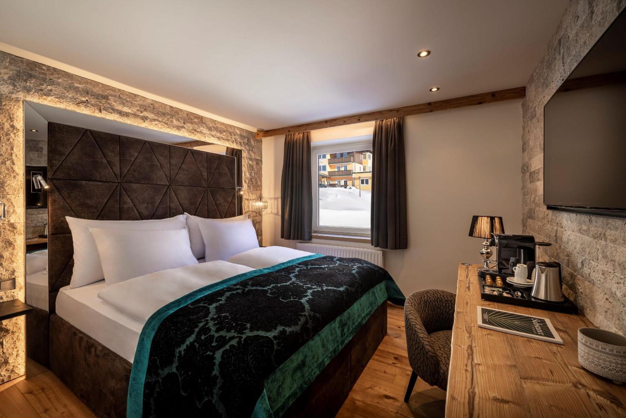Suite 22