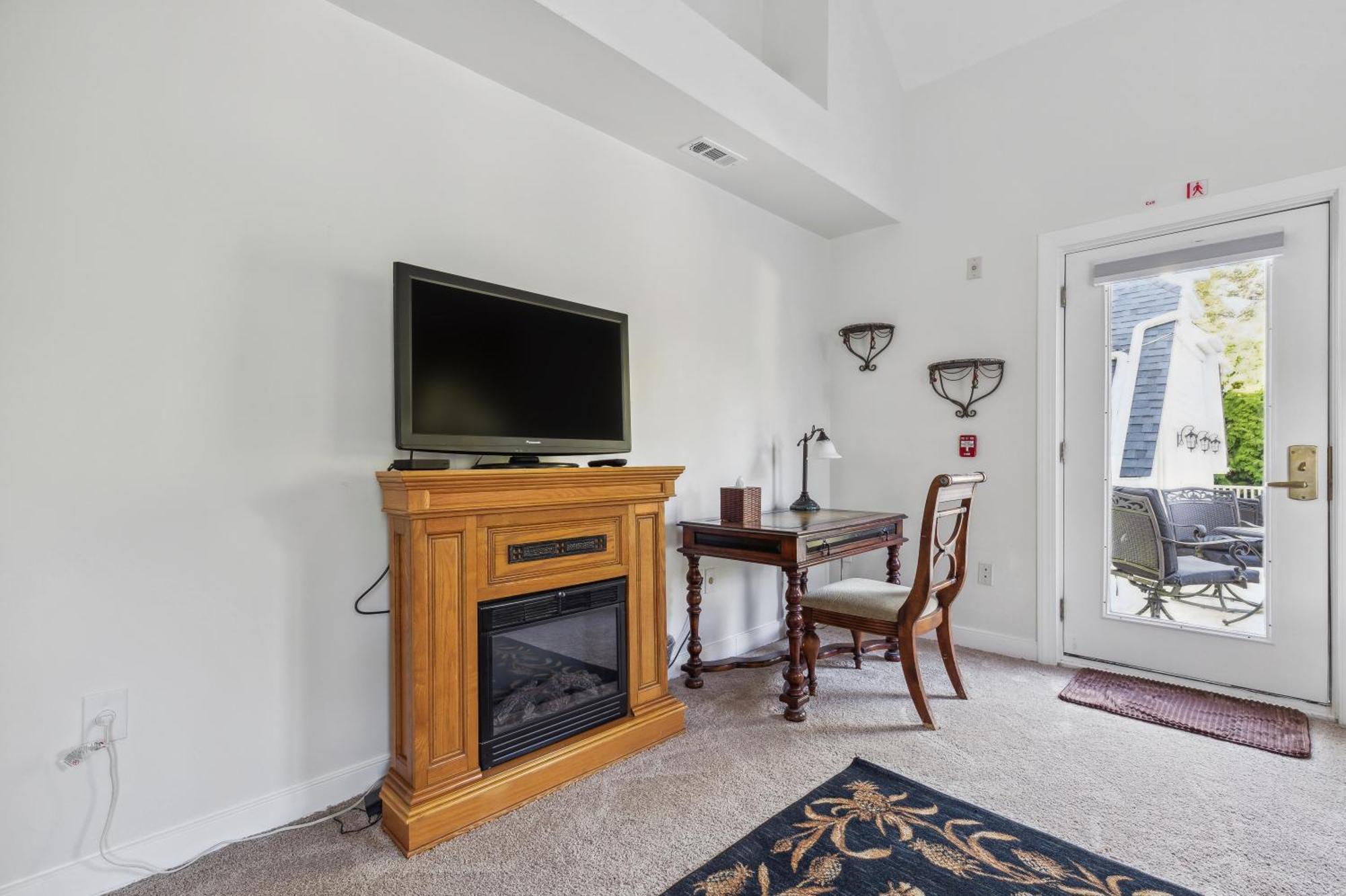 V Castle Suite