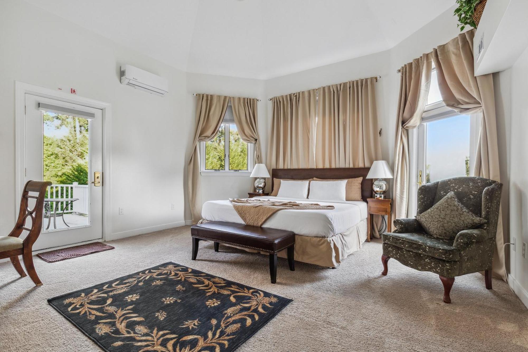 V Castle Suite