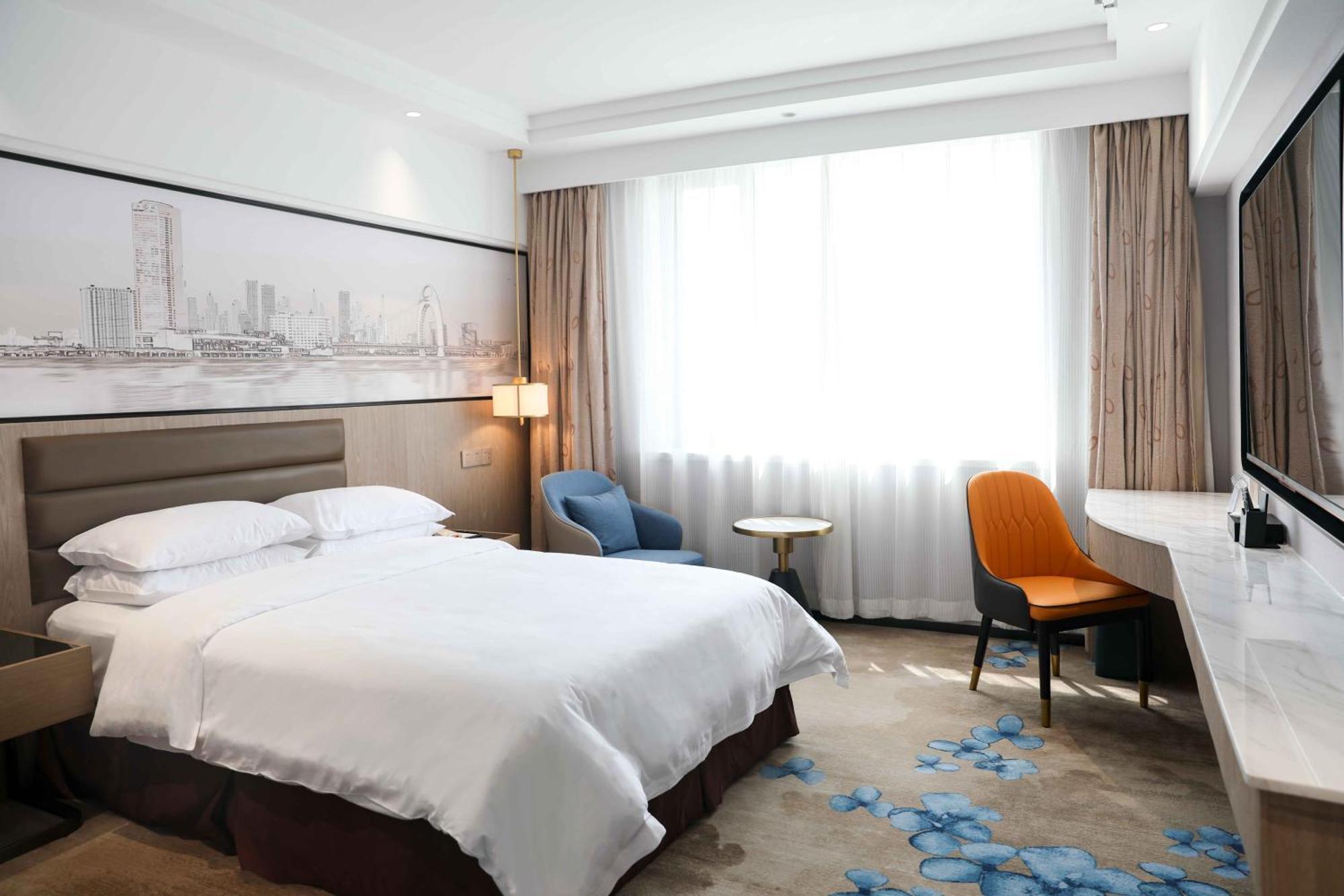 Elegant City View Room（Queen Bed）