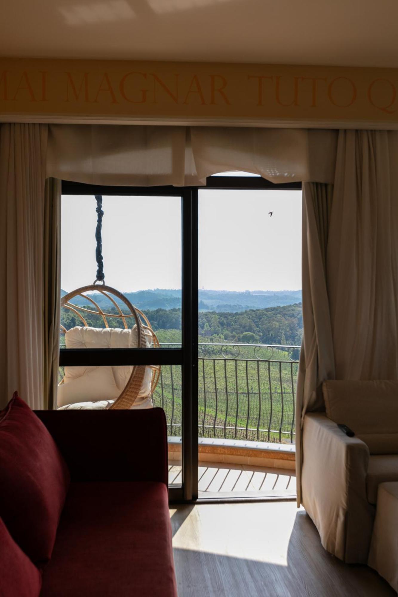 Suite Regia, 1 King, Fireplace with Vineyard View,1541045098:JPEG