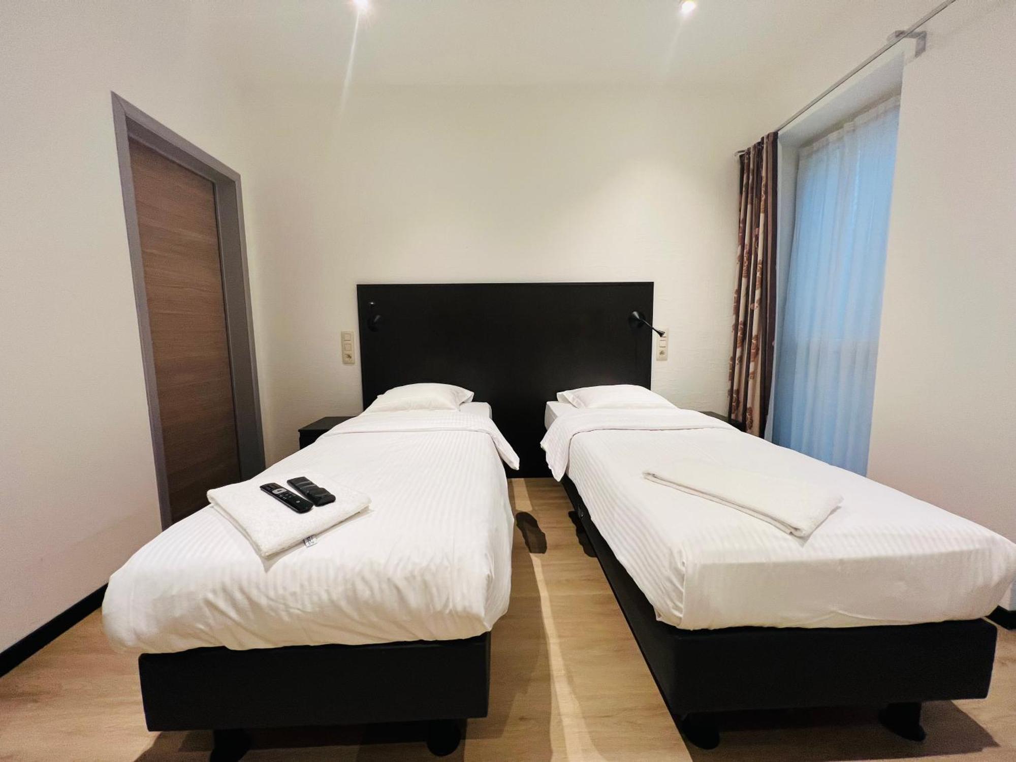 Tweepersoonskamer met 2 Aparte Bedden