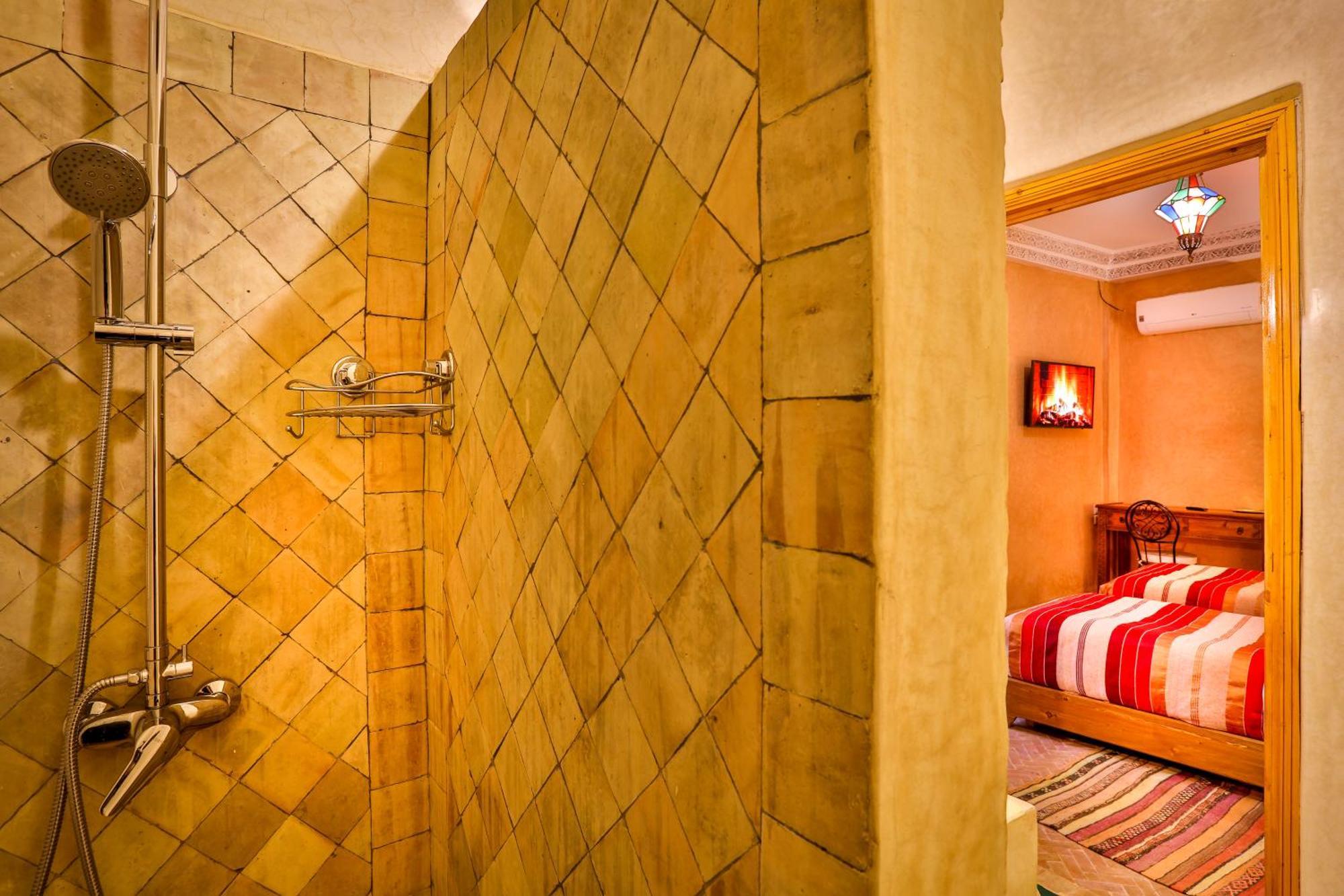 Twin Room,1541107846:JPEG