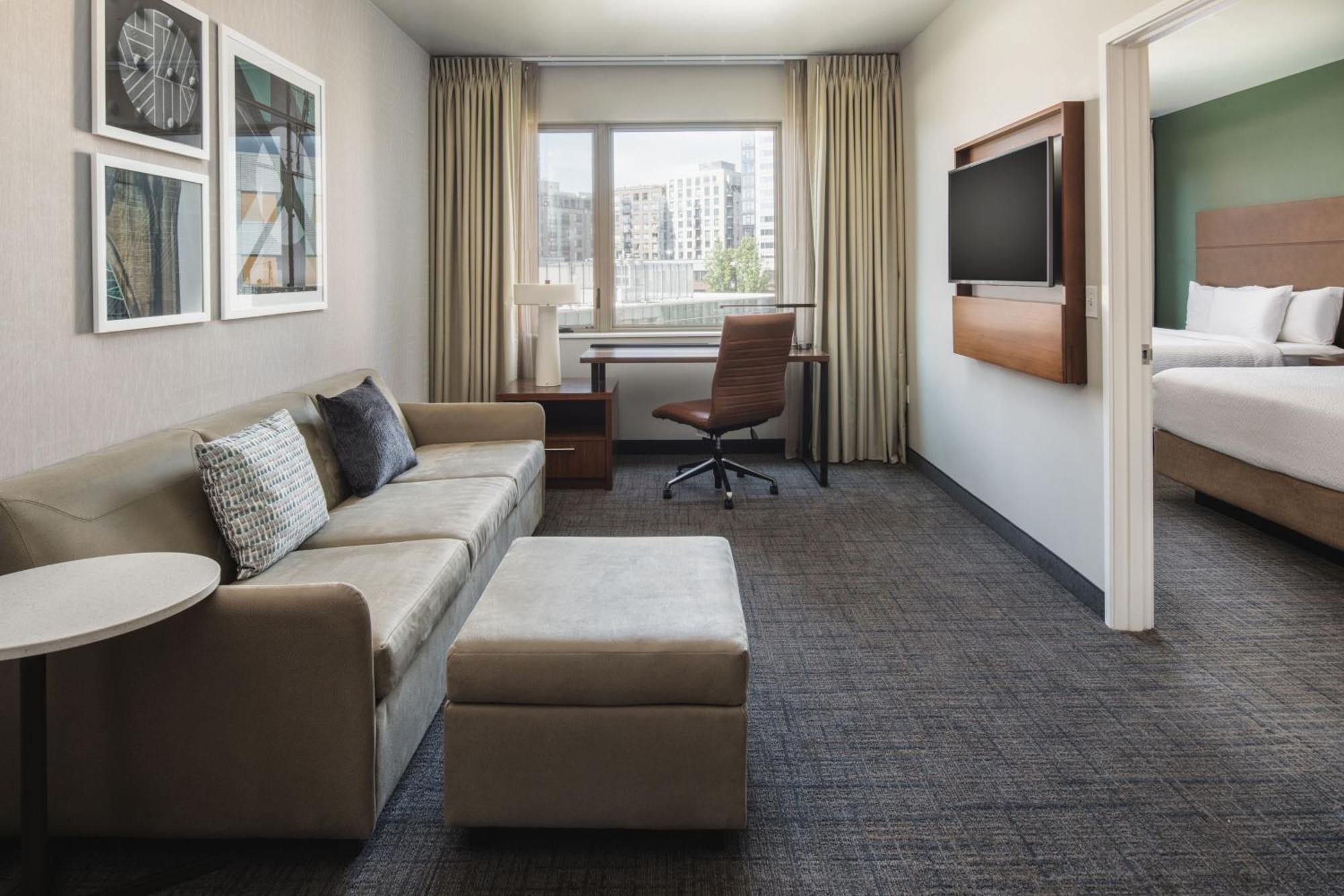 One-Bedroom Queen Suite
