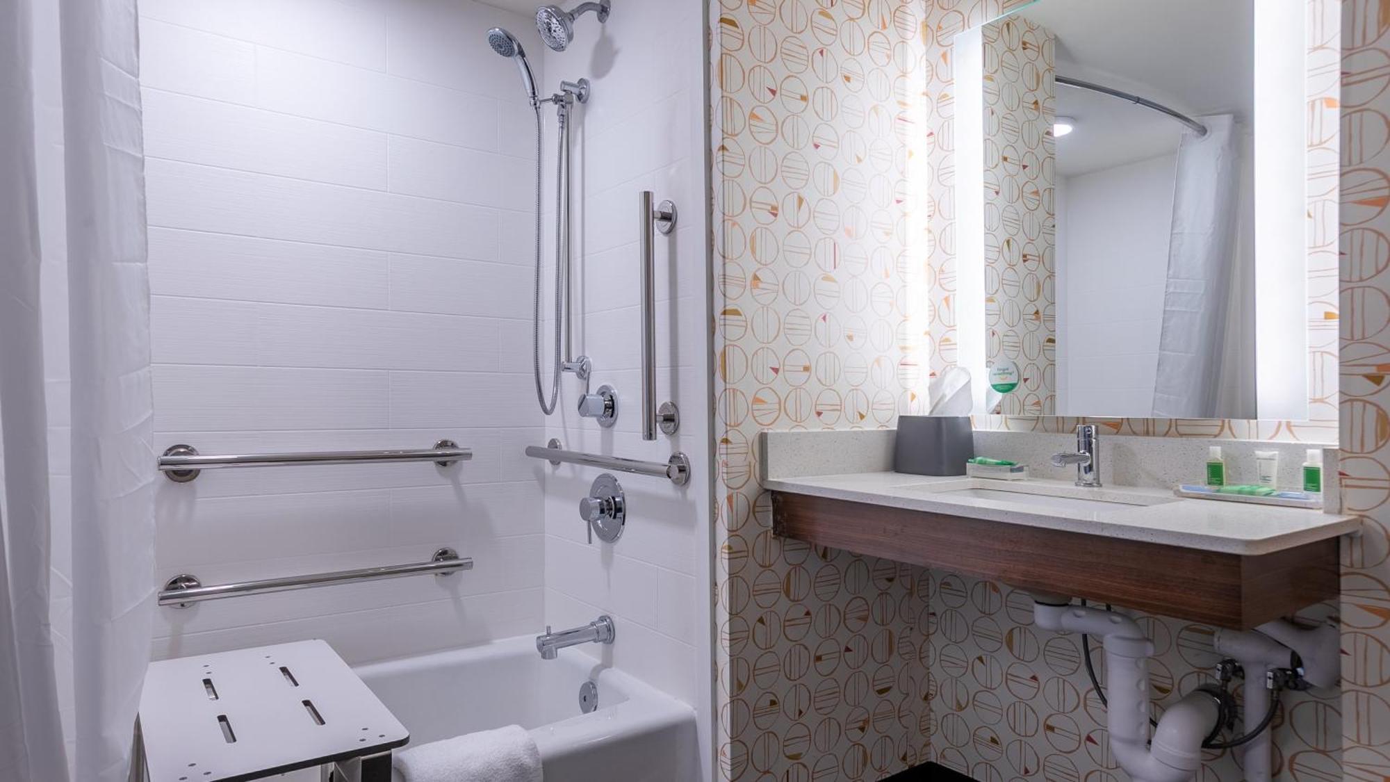 Standard Queen Room Two Queen Beds Tub Mobility or Communications Accessible