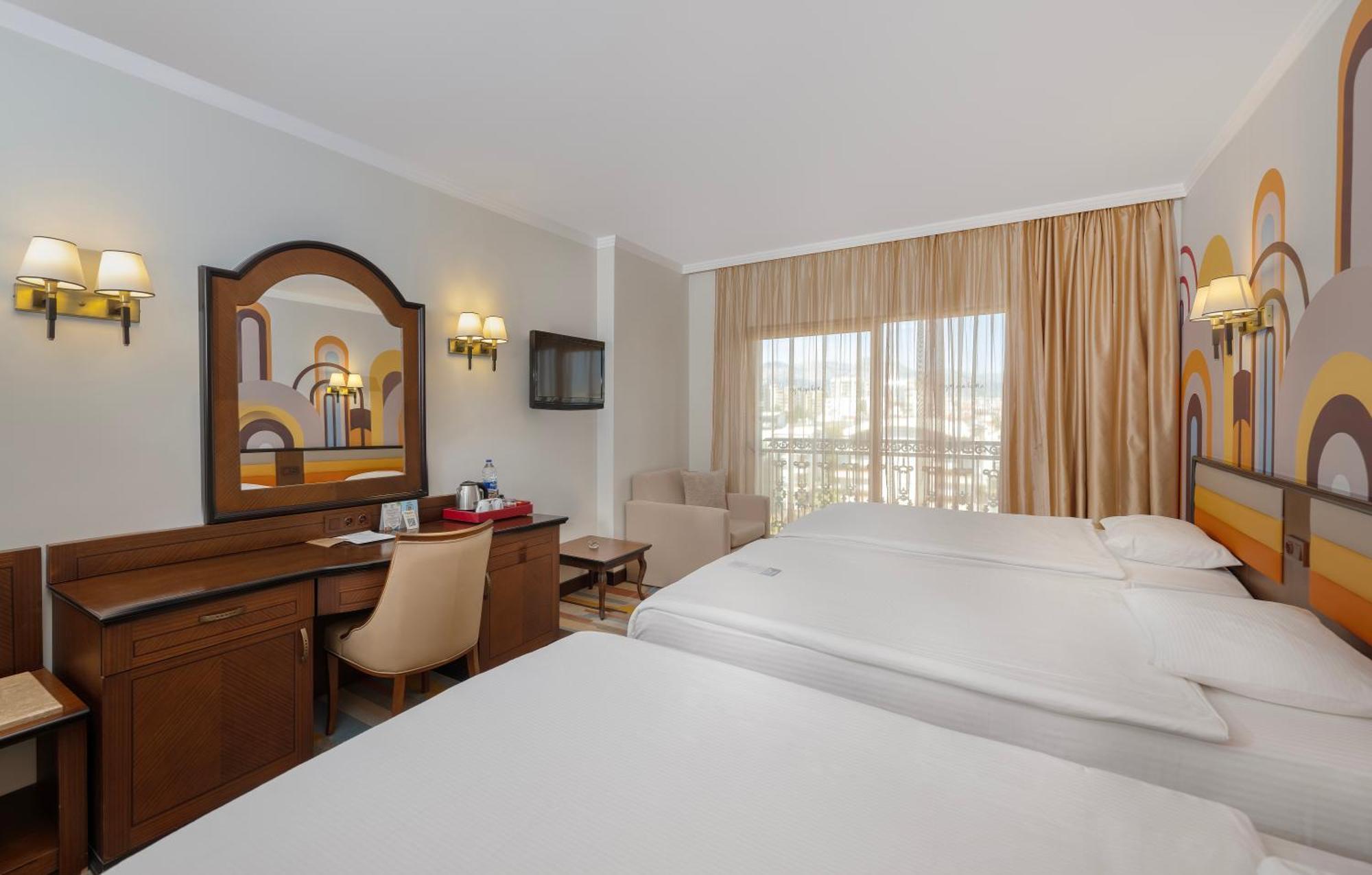 Deluxe Standart Triple City View