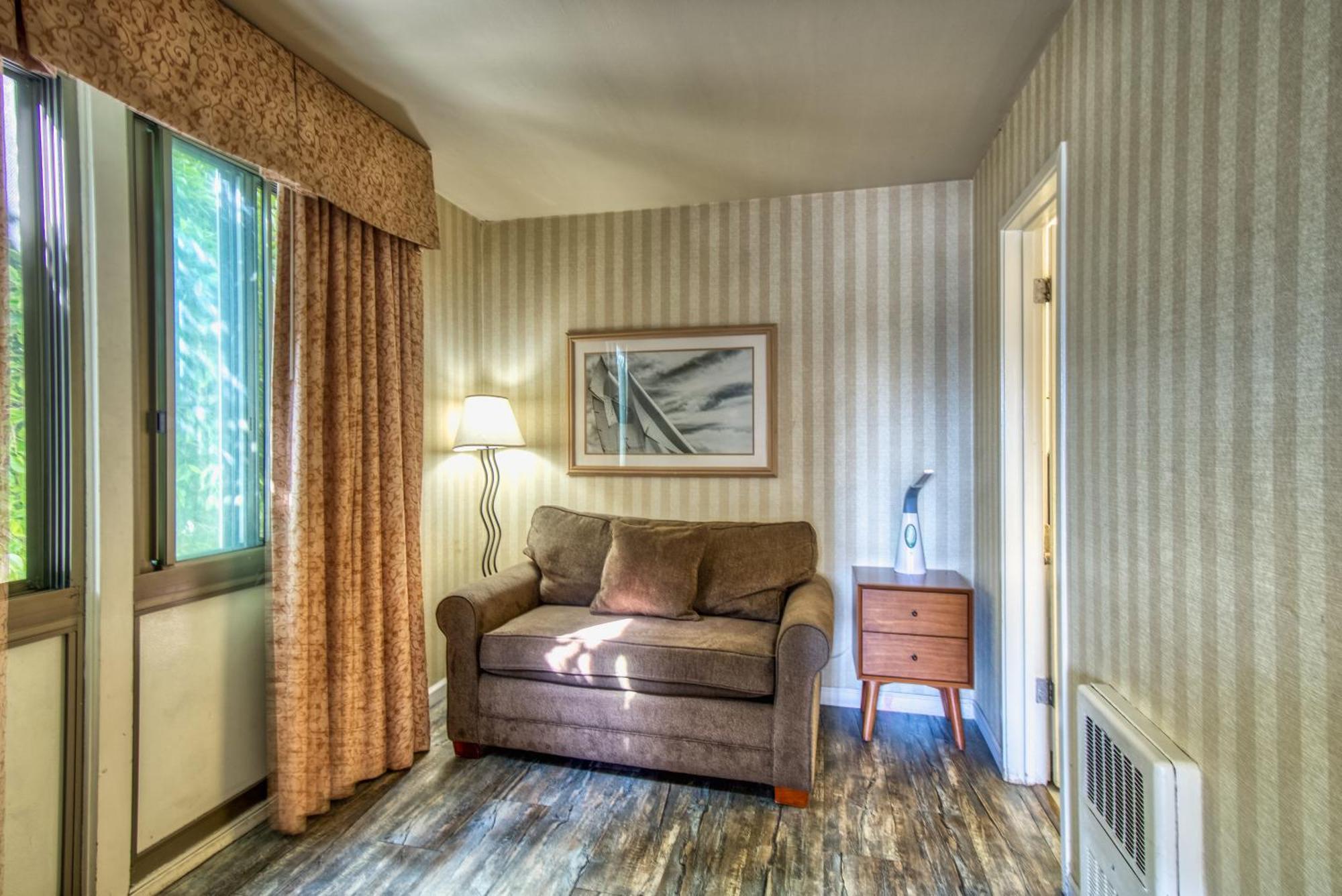 Junior Suite Balcony Partial Bay View