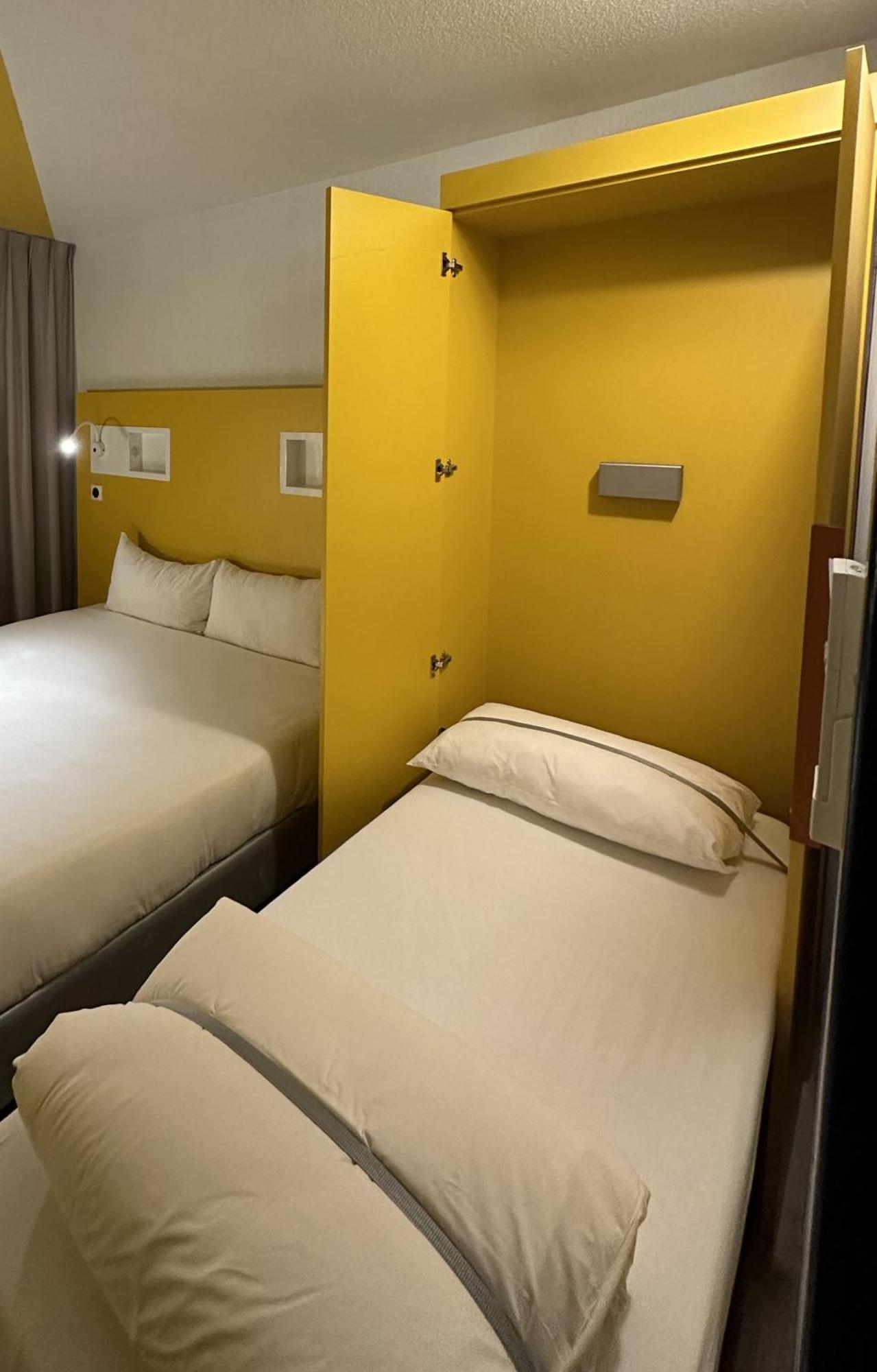 Triple Room Double Folding Bed