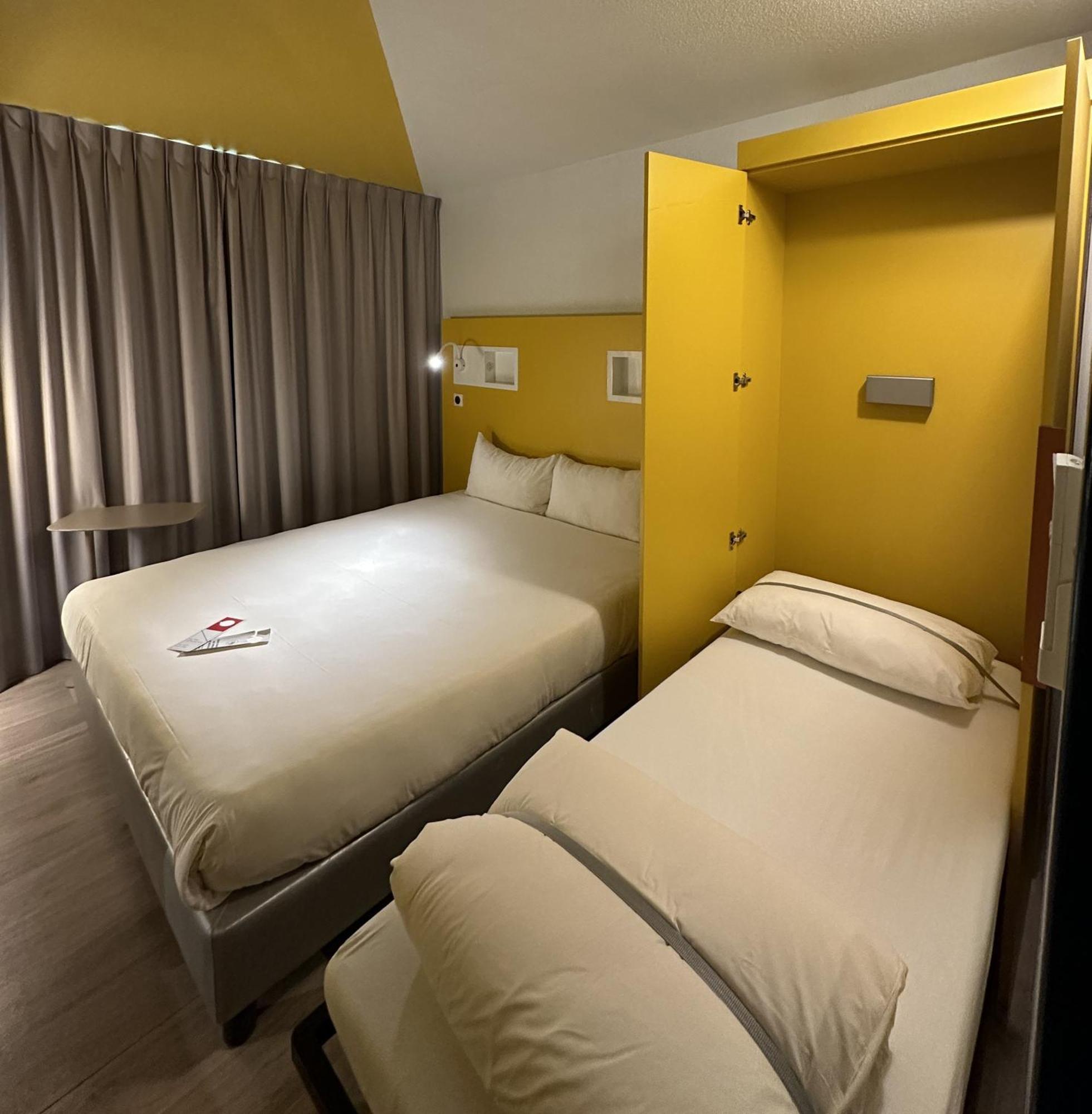 Triple Room Double Folding Bed