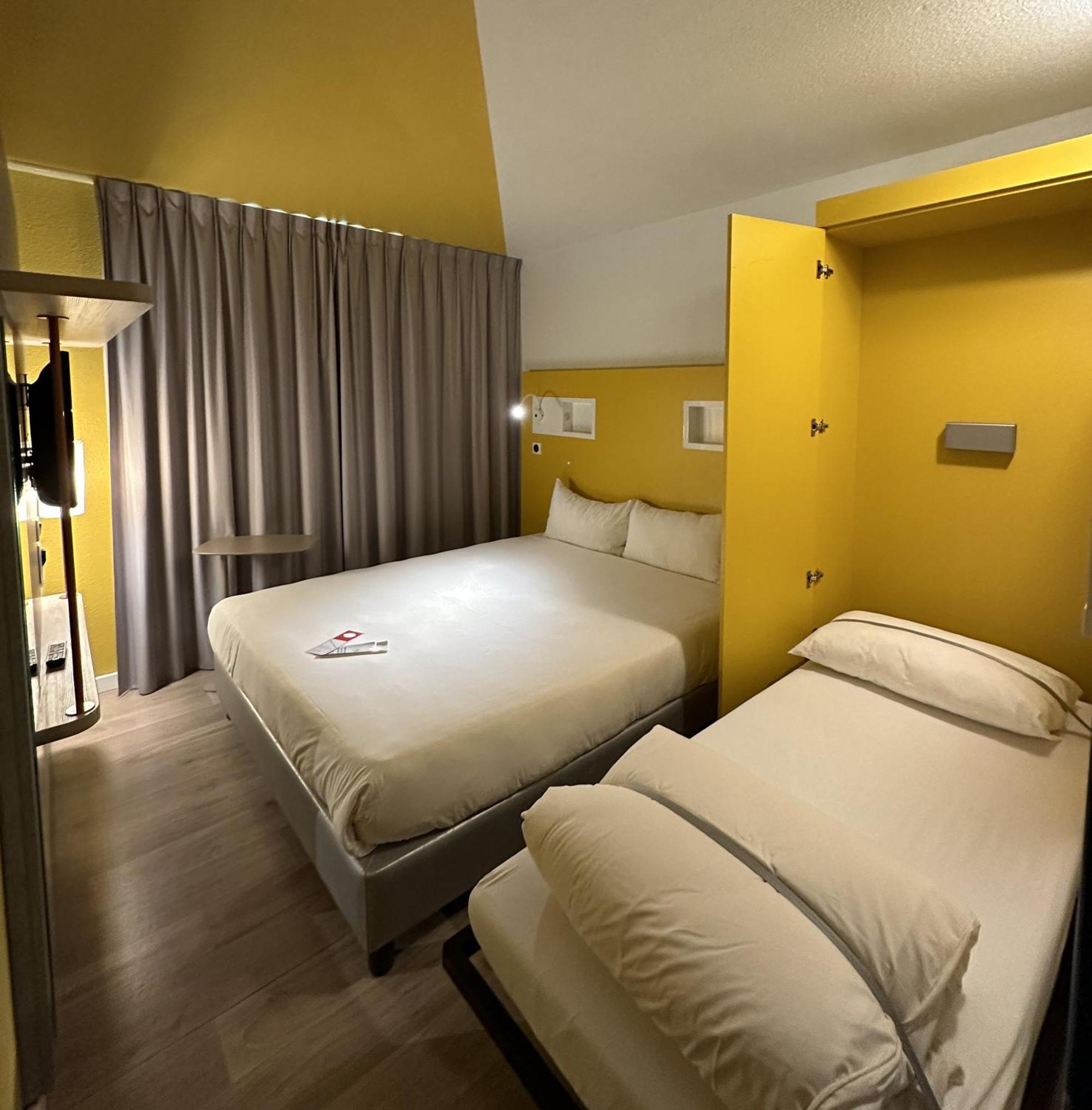 Triple Room Double Folding Bed