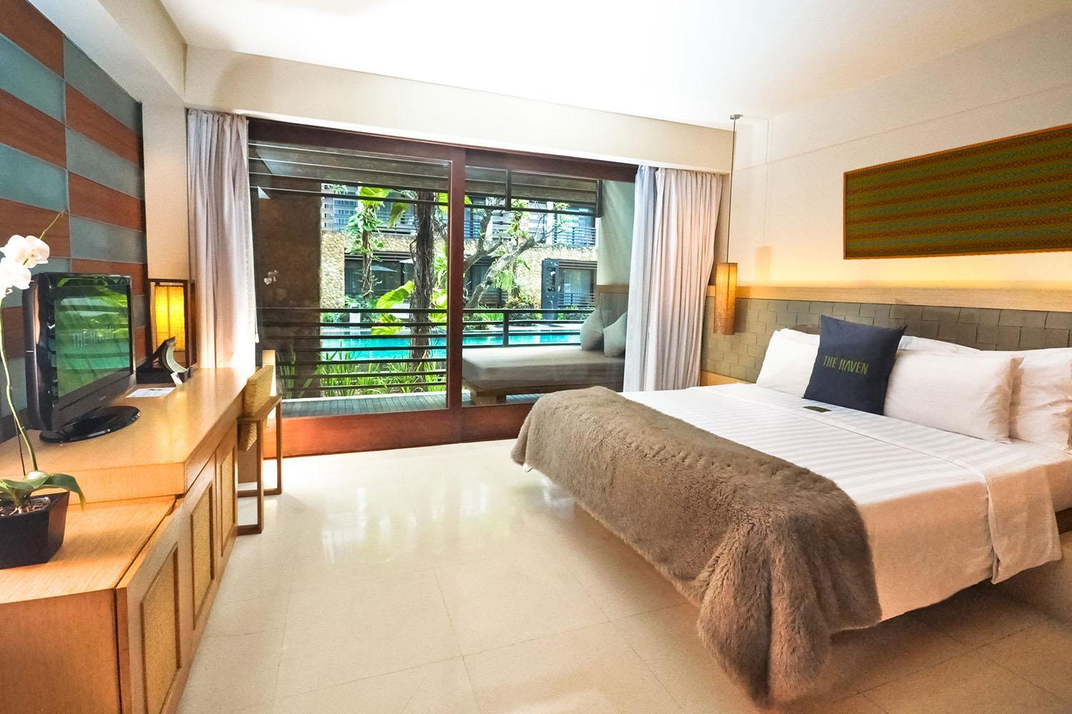 Premier 1 Bedroom Suite Pool View Balcony