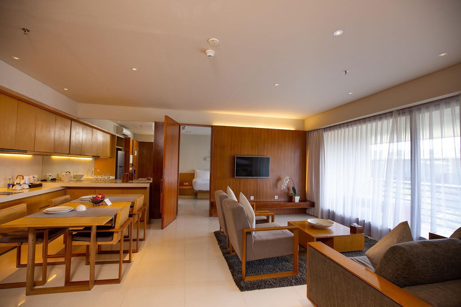 Premier 1 Bedroom Suite Pool View Balcony