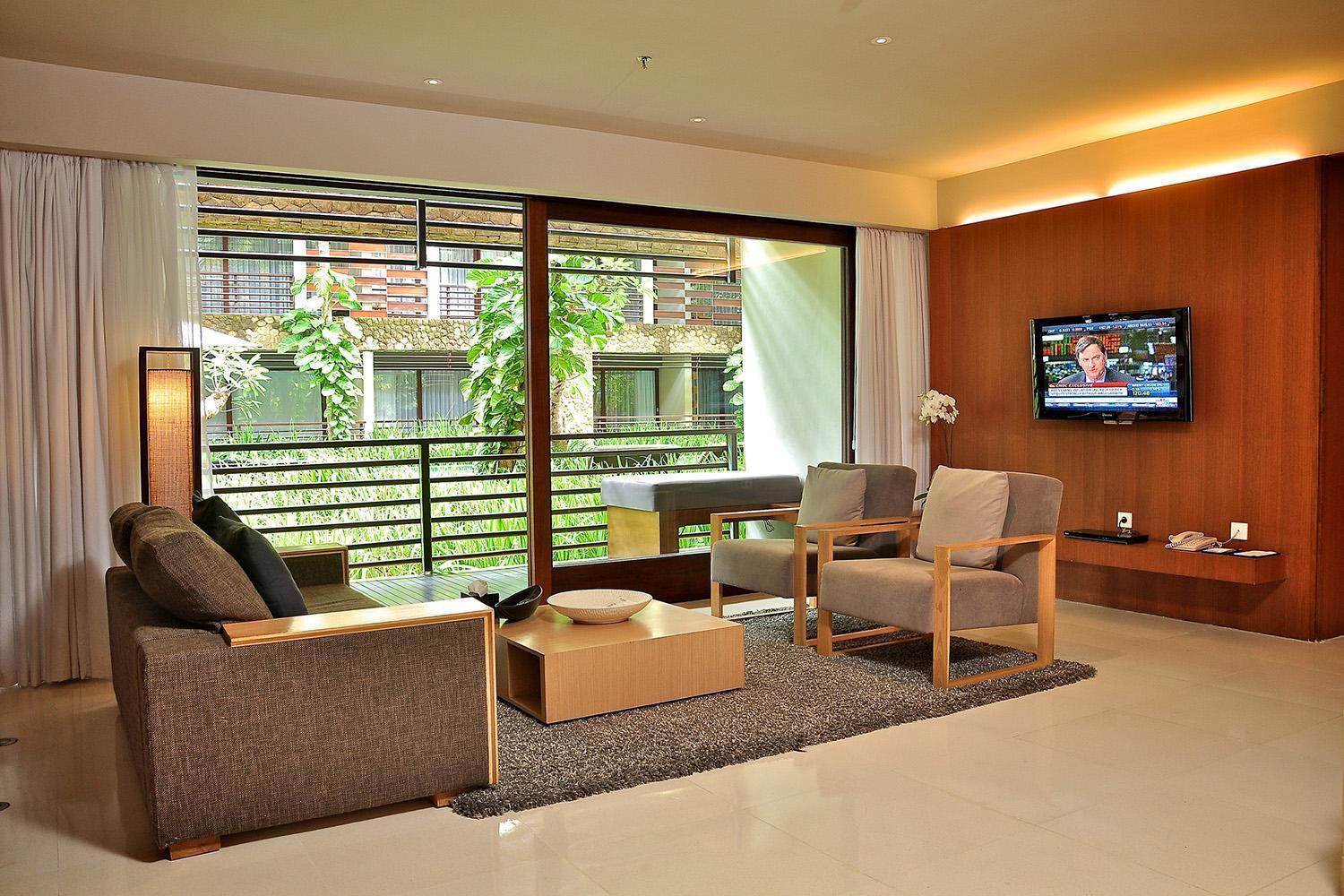 Premier 1 Bedroom Suite Pool View Balcony
