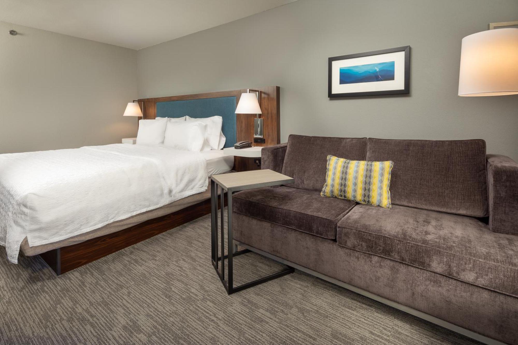 King Room with King Bed - Non-Smoking