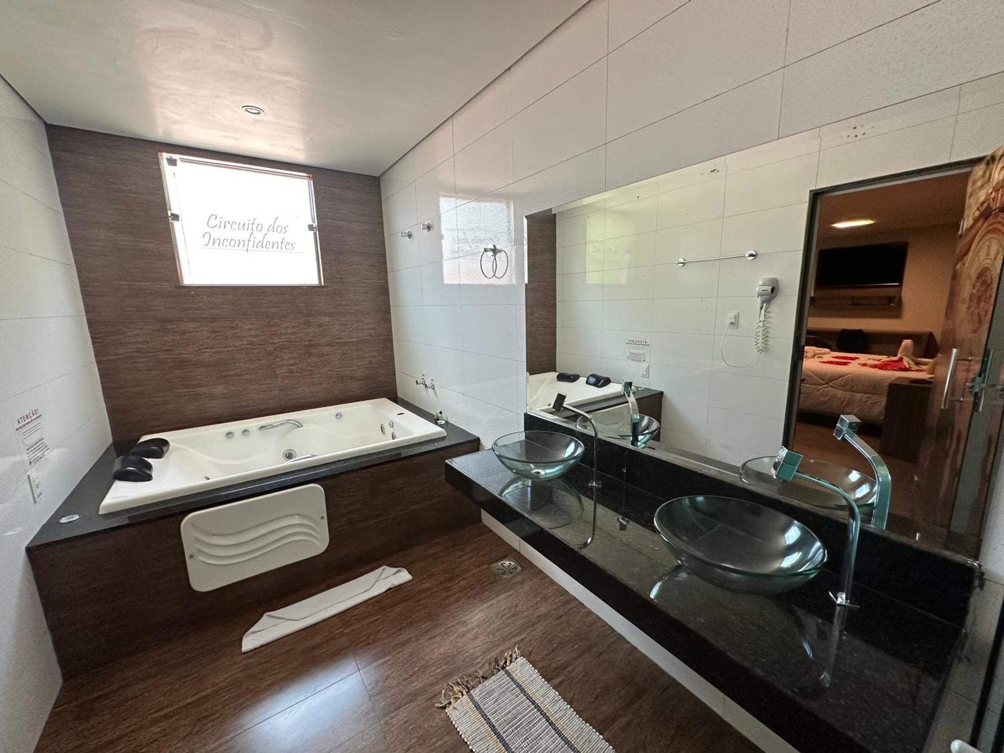 Queen Room Spa Bath