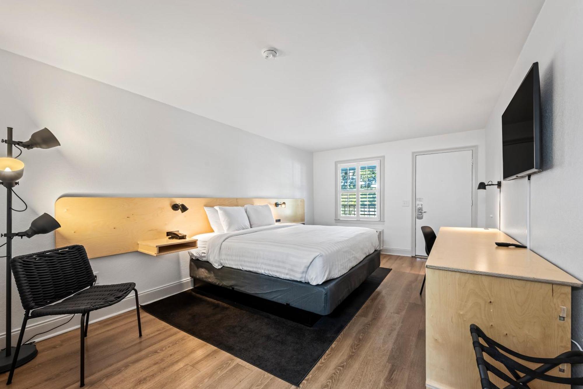 1 King Bed Pet Friendly