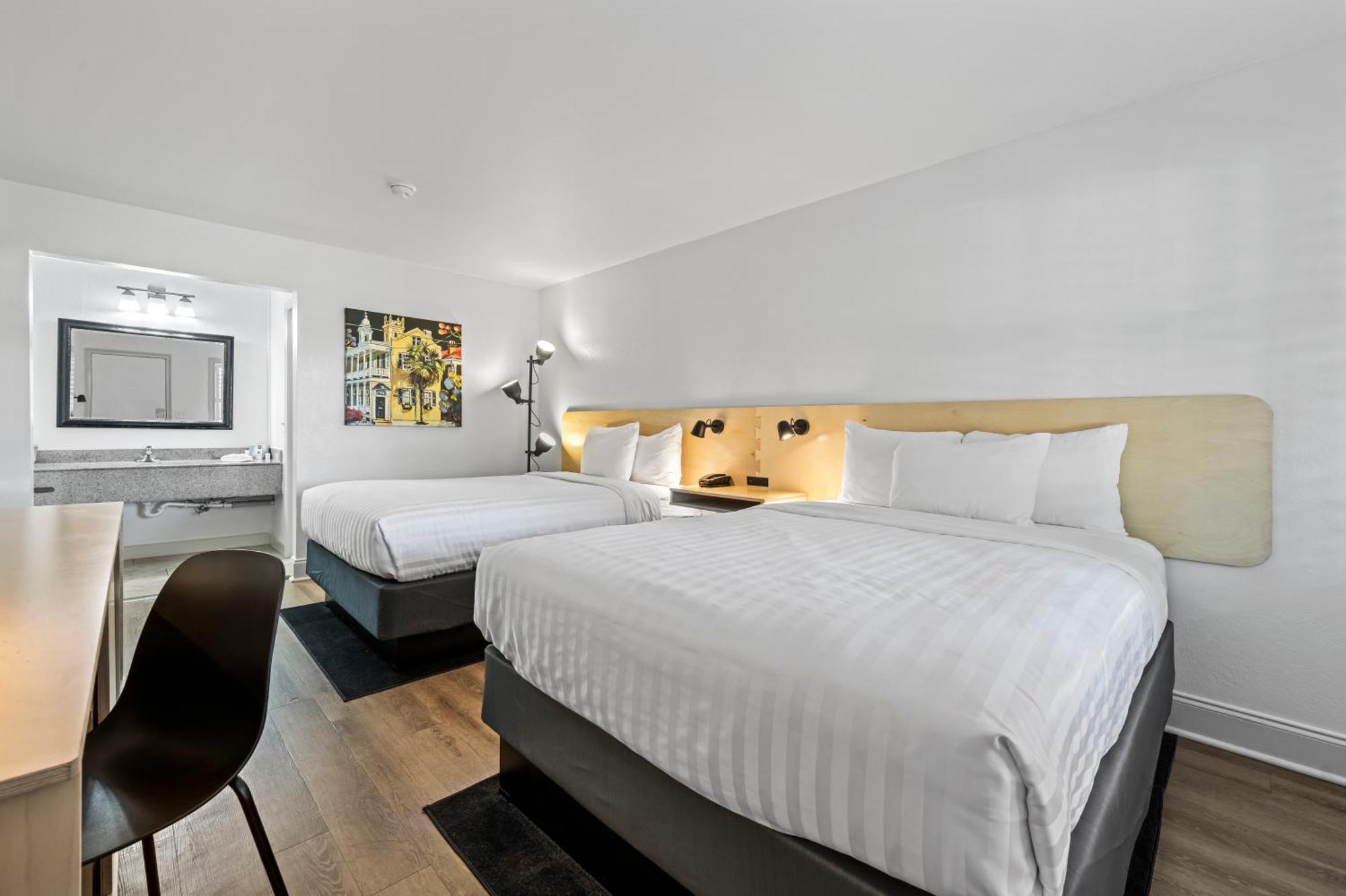 2 Queen Beds Pet Friendly