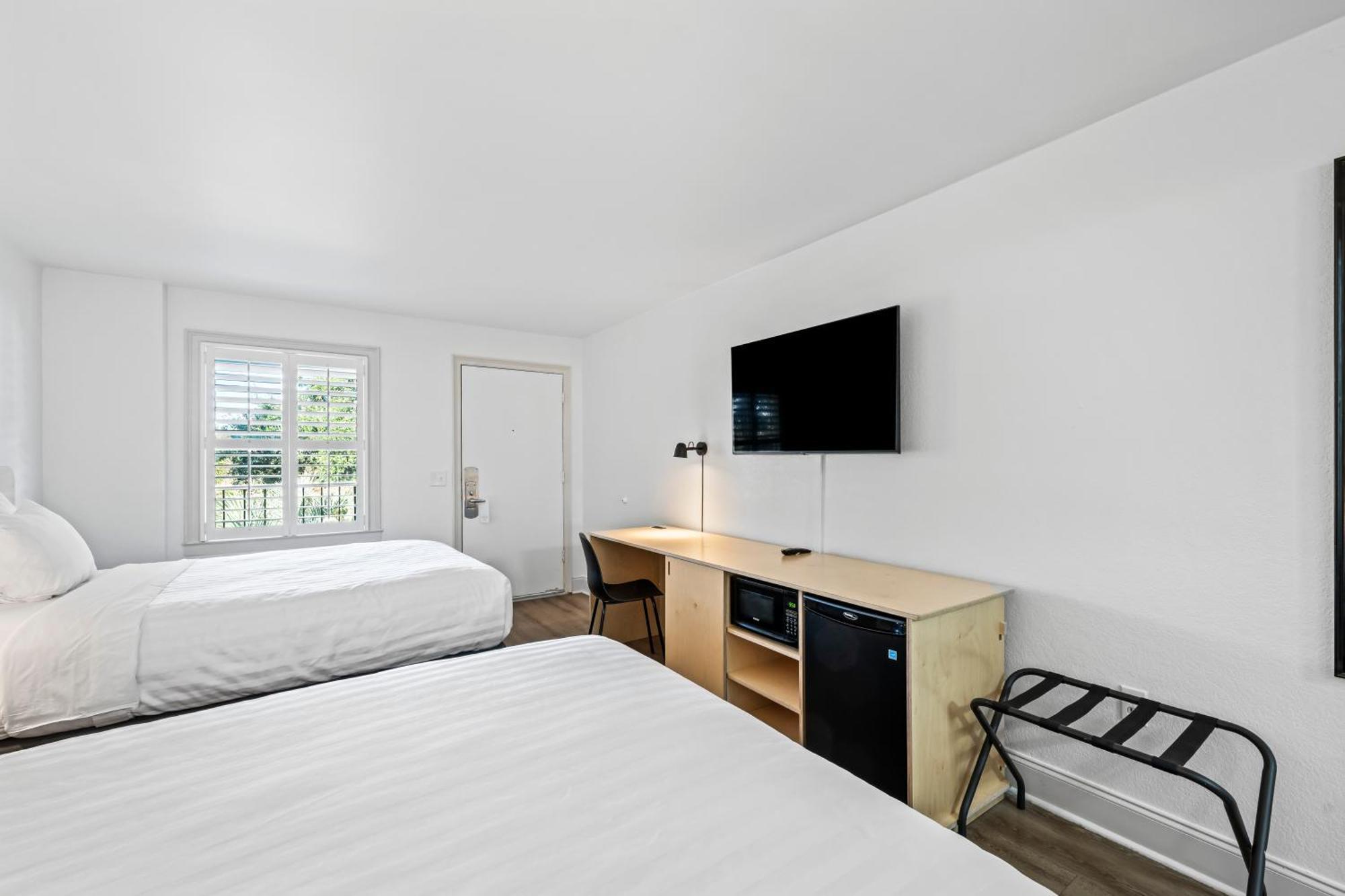 2 Queen Beds Pet Friendly