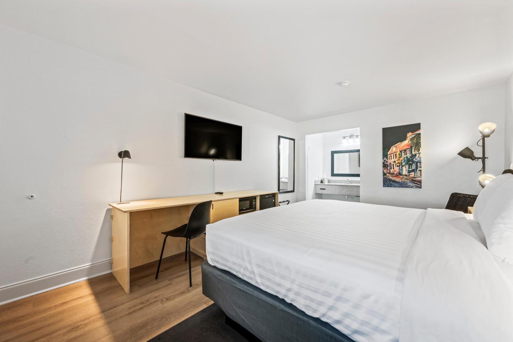 1 King Bed Pet Friendly