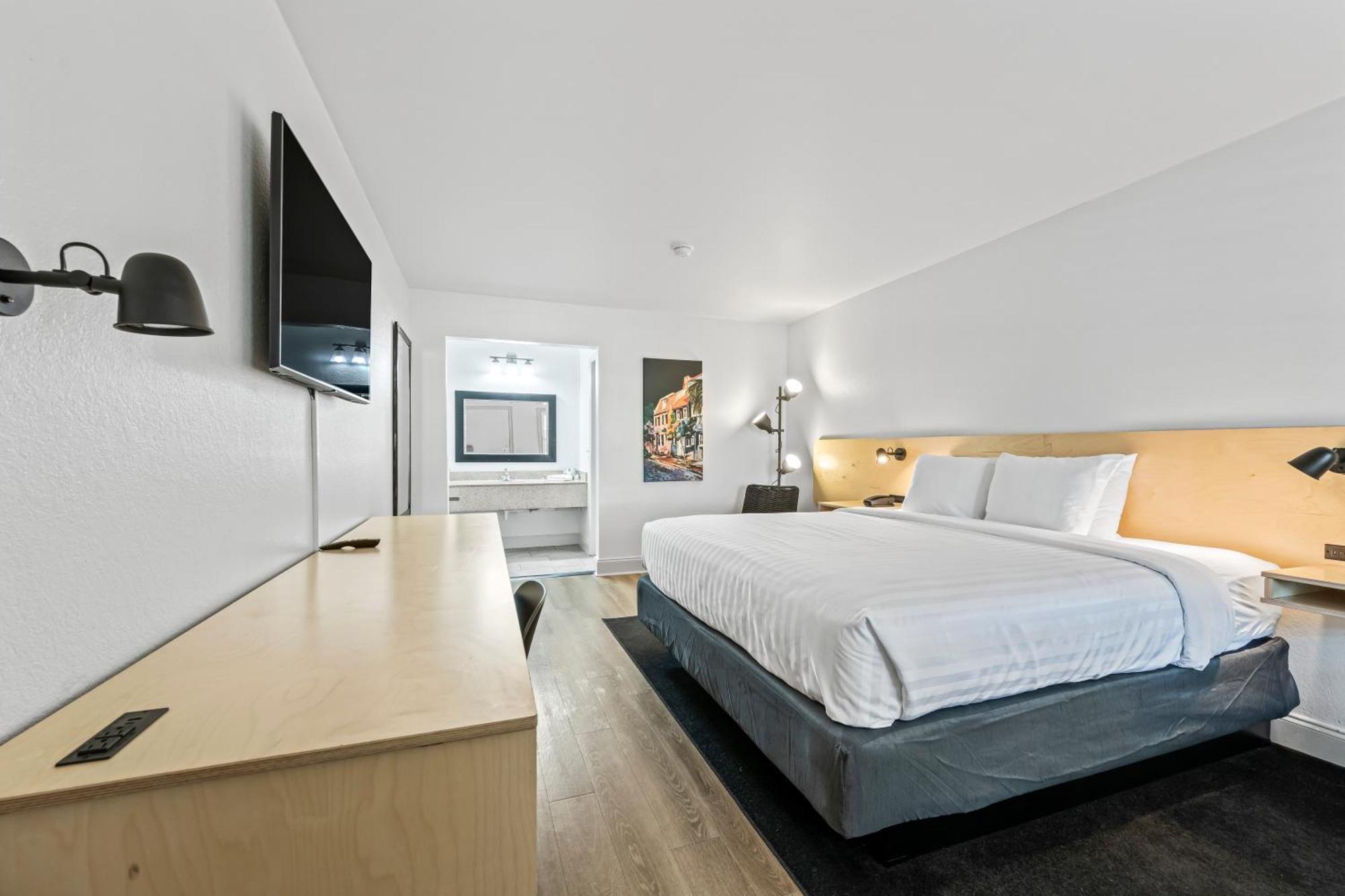 1 King Bed Pet Friendly