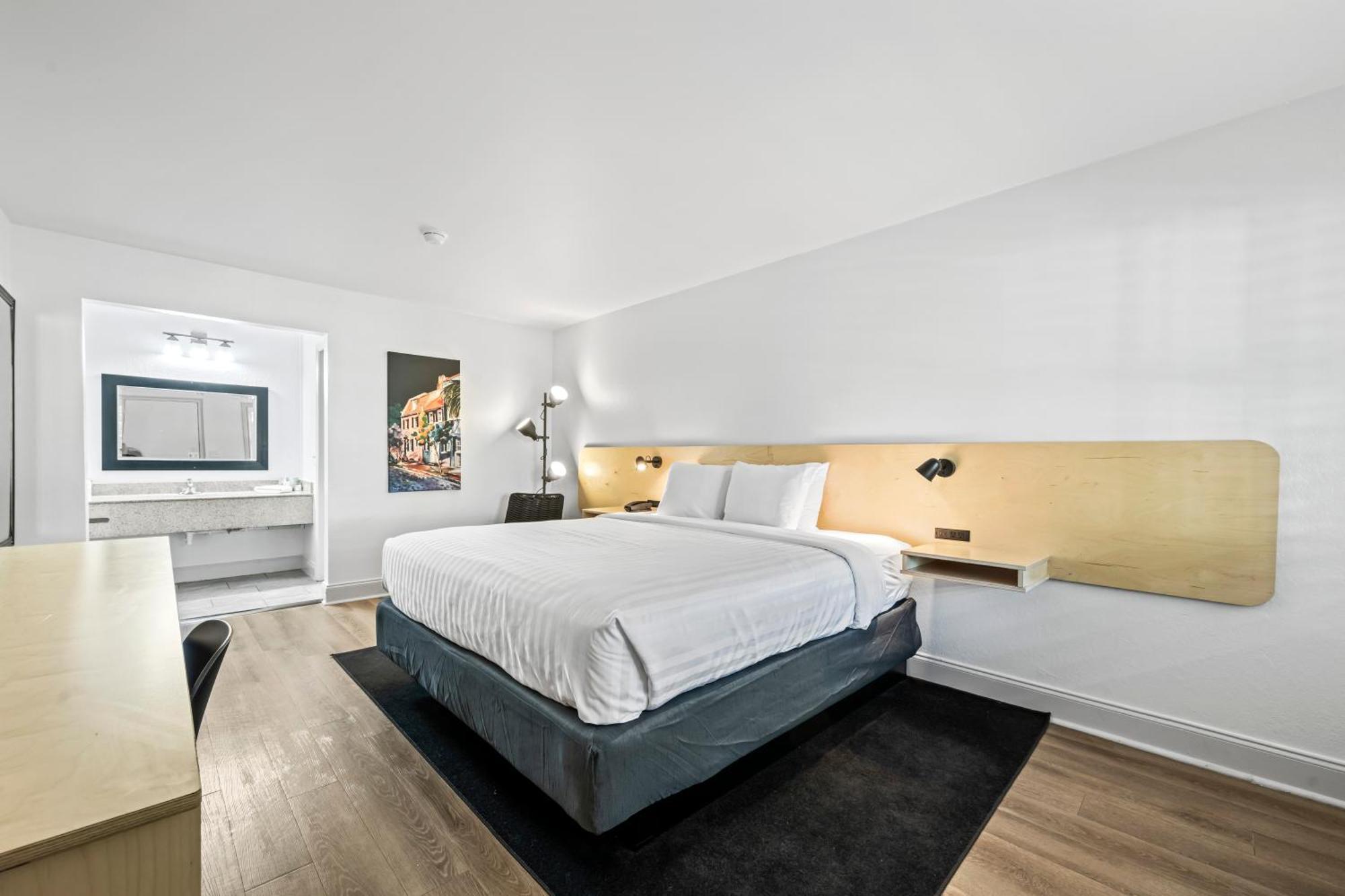 1 King Bed Pet Friendly