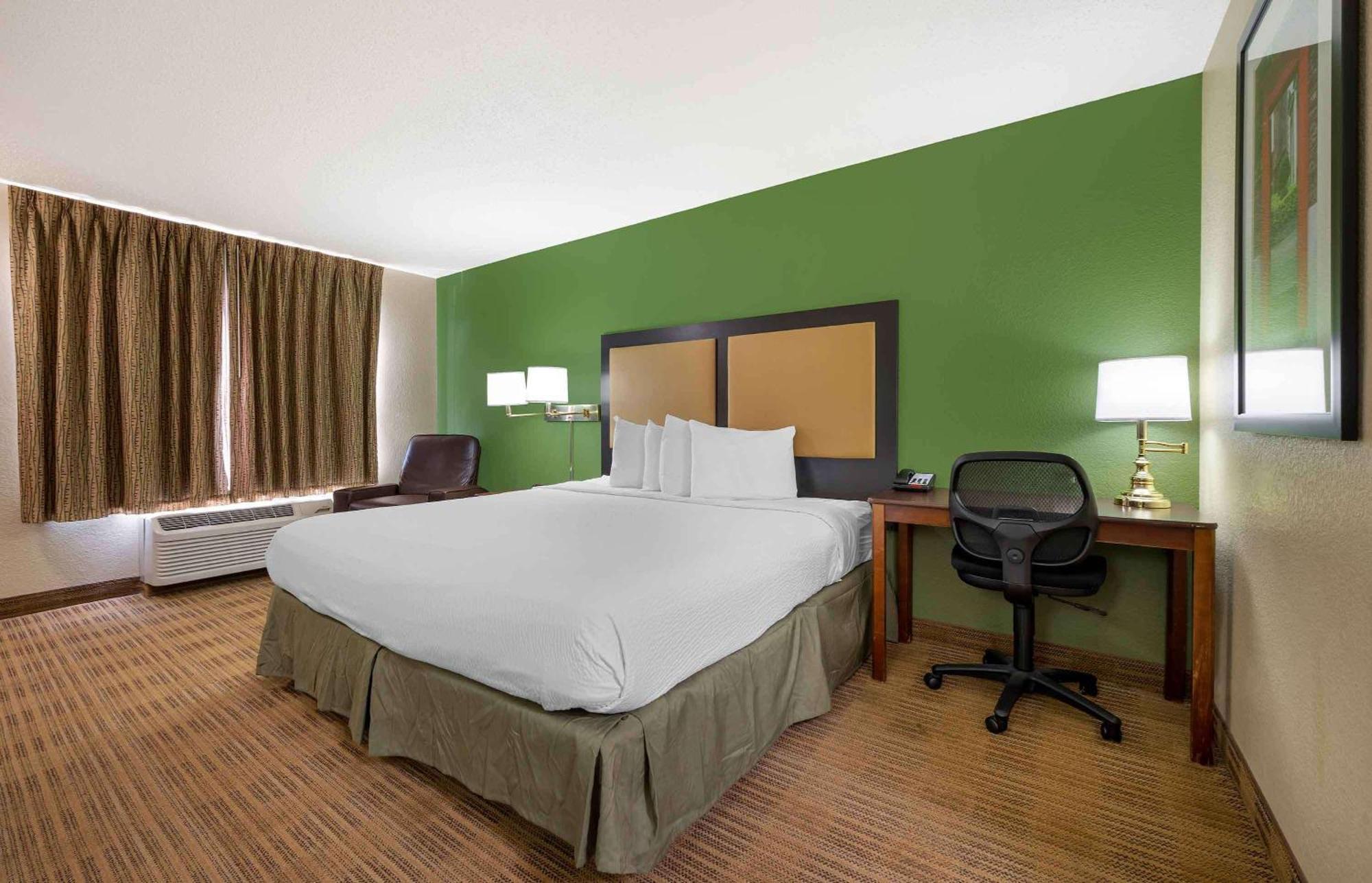 Studio 1 King Bed Non-Smoking