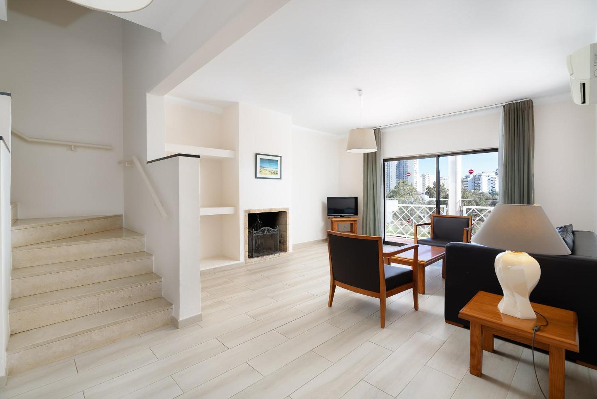 Superior Three-Bedroom Apartment,1541974099:JPEG
