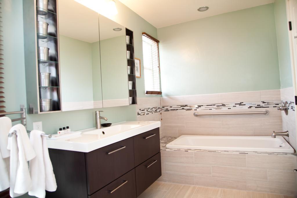 Queen Room with Spa Bath - Pet Friendly