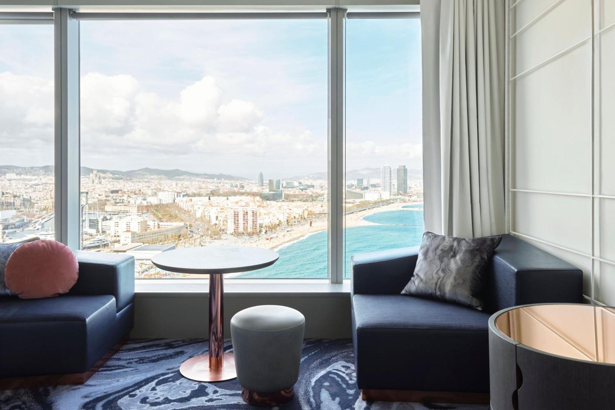 Superior Sky Twin Room Two Twin Beds Skyline View