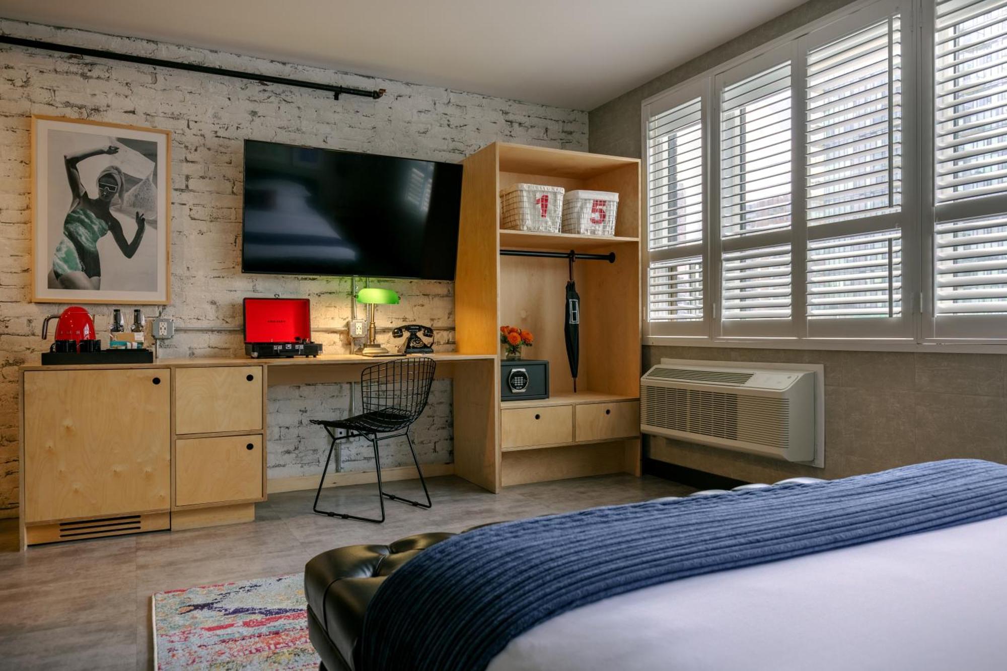 Queen Loft