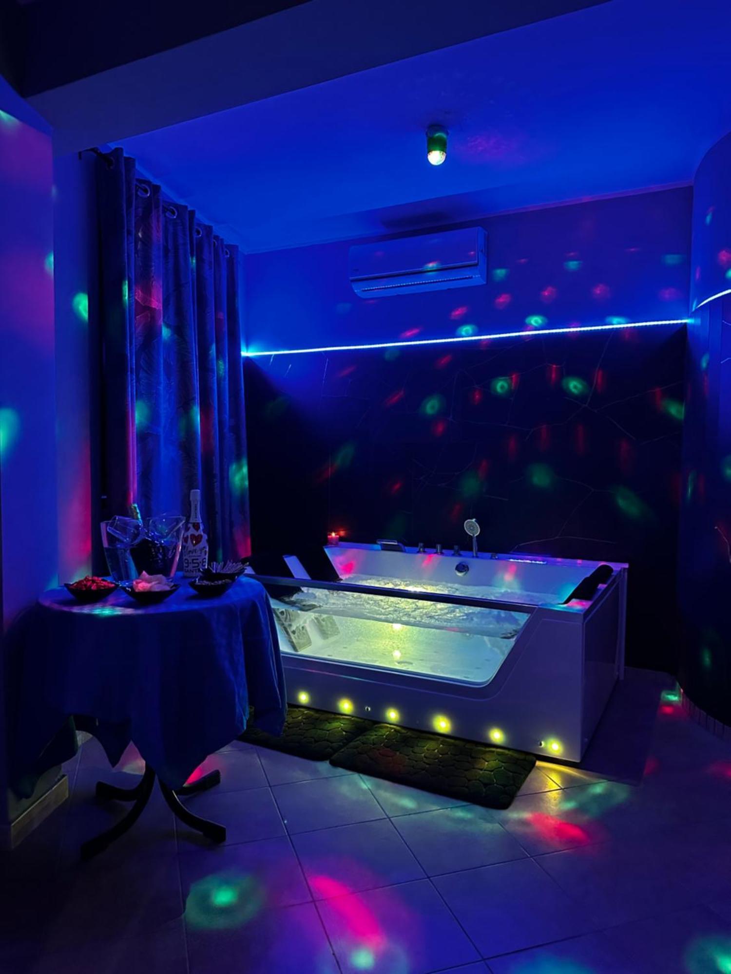 Deluxe Suite Spa Bath