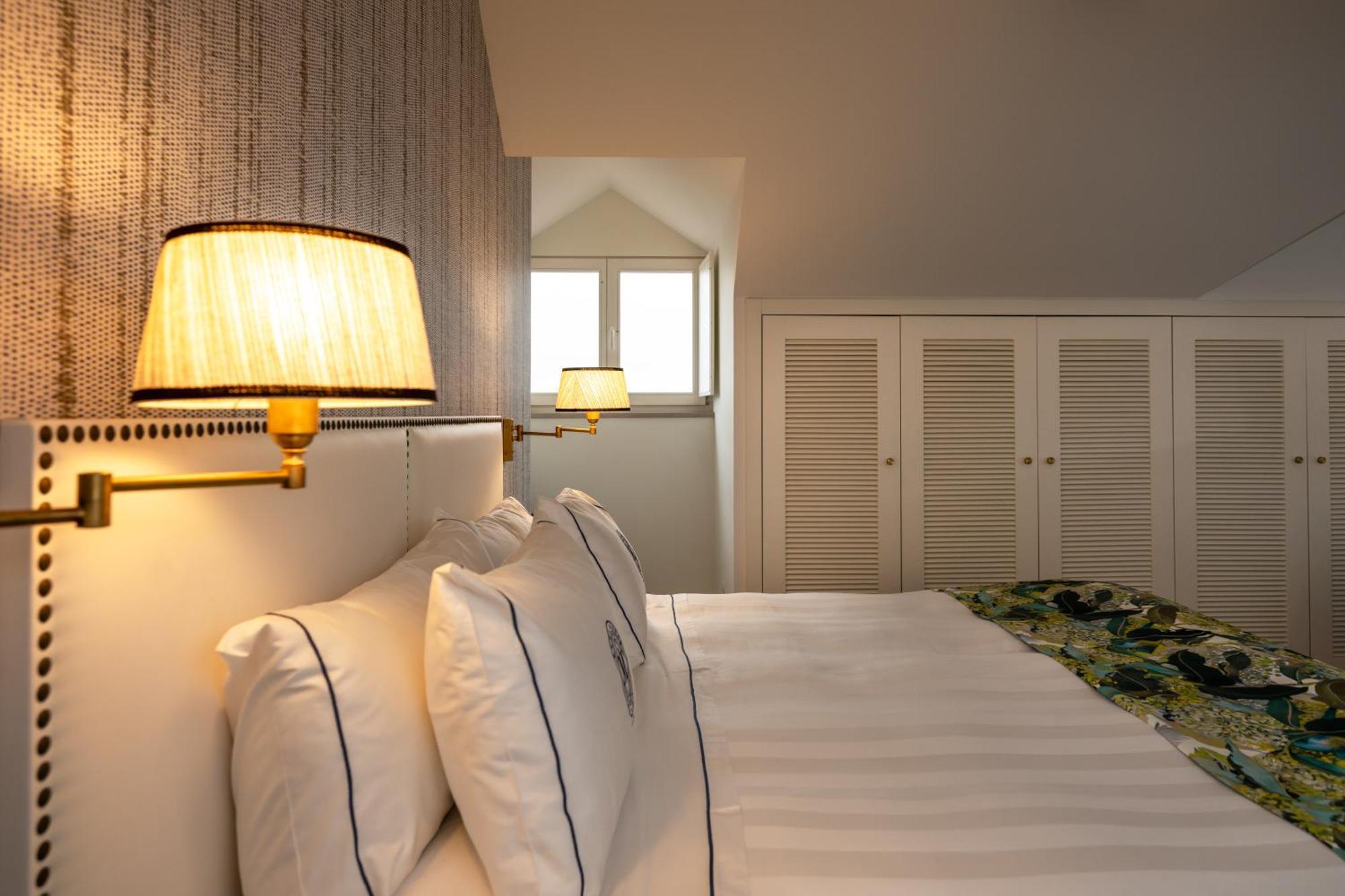 Deluxe Queen Suite