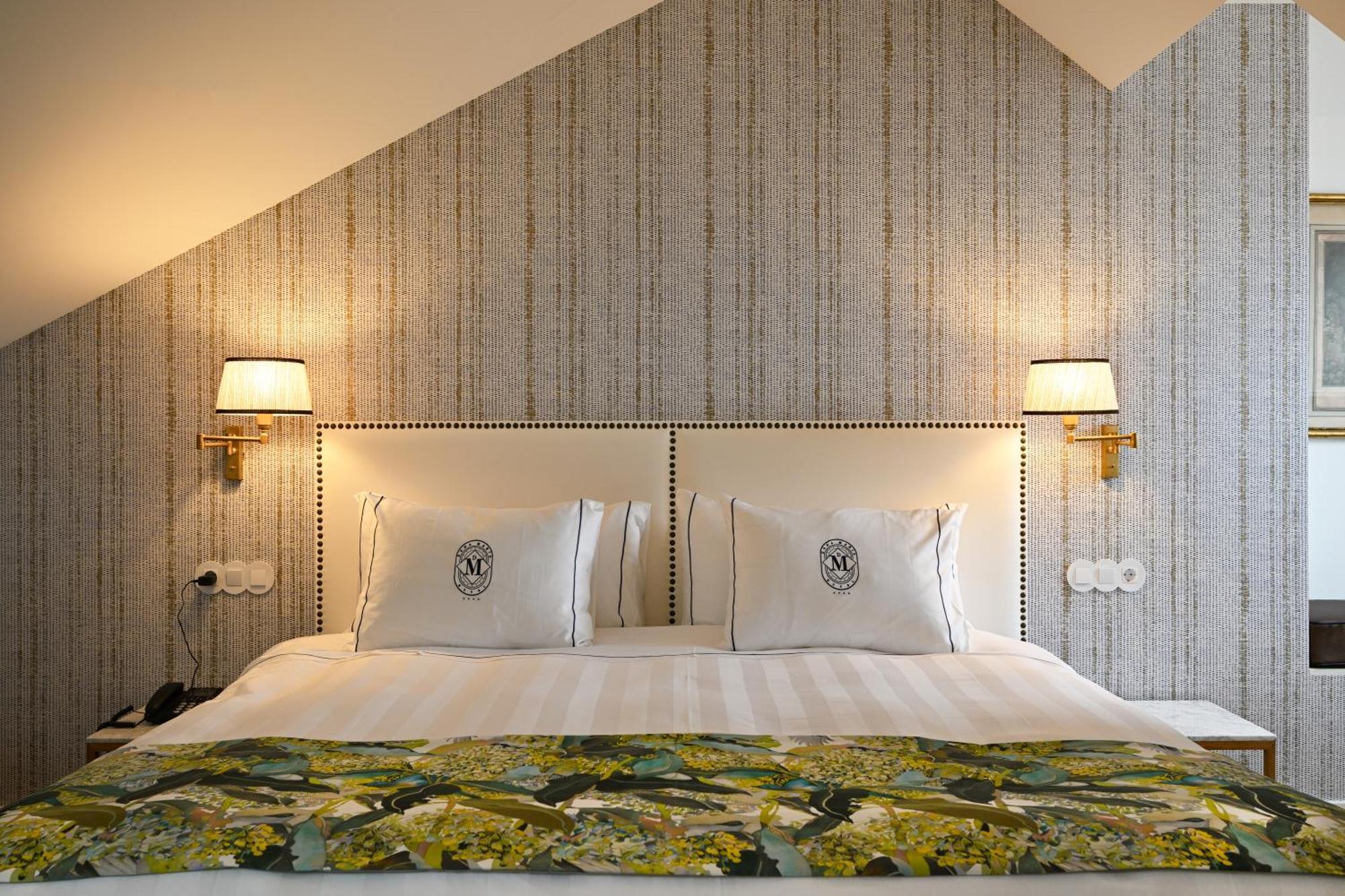 Deluxe Queen Suite