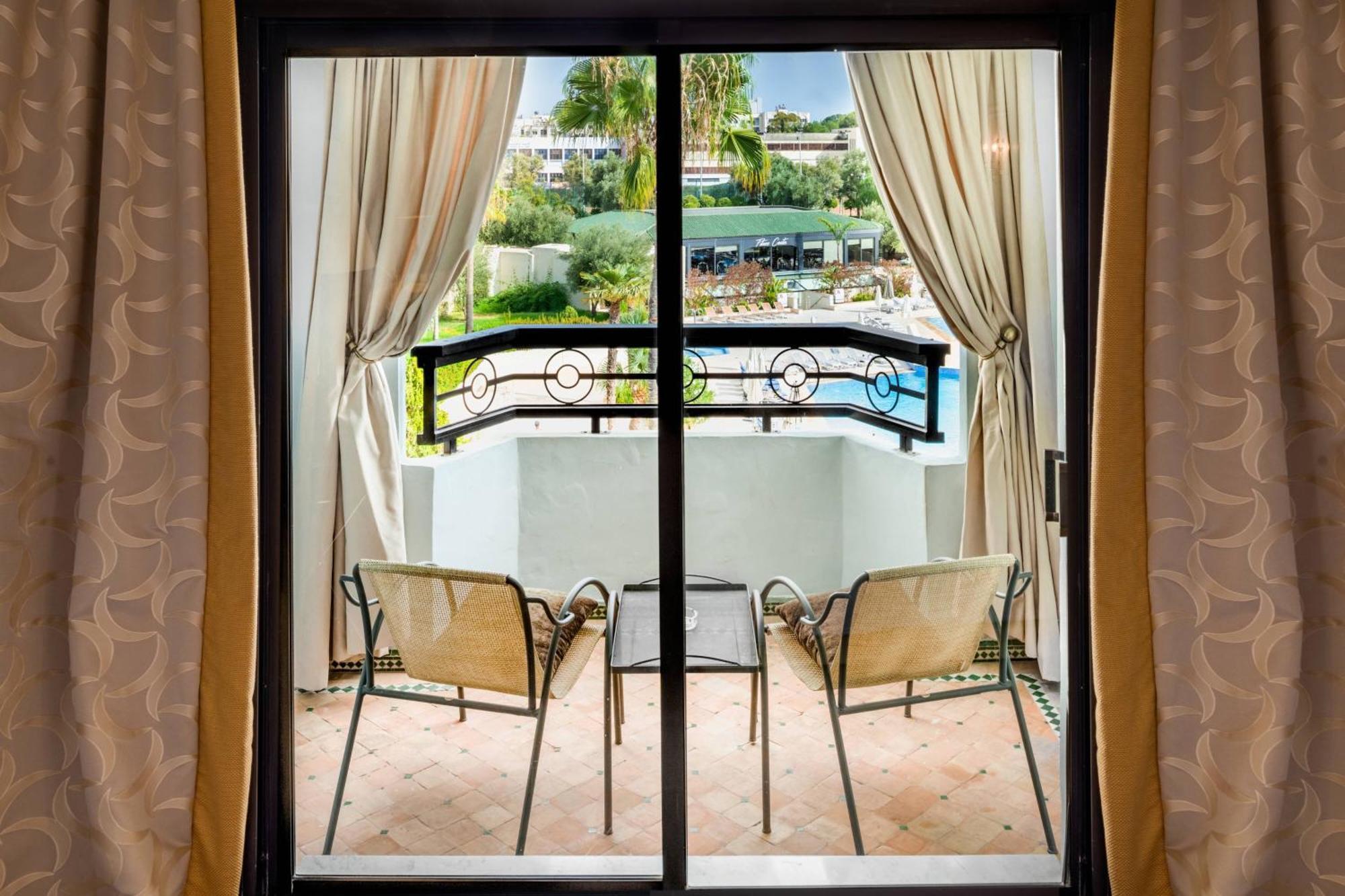 Deluxe Room Guest room 1 King Garden view Balcony