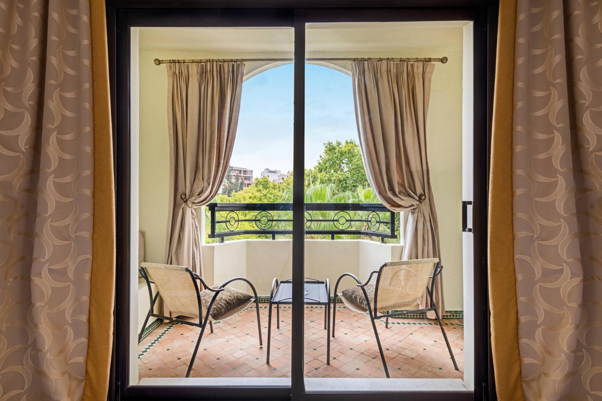 Deluxe Room Guest room 1 King Garden view Balcony