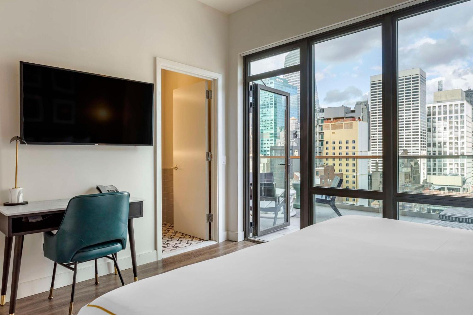 Quarto King com Varanda e Vista Cidade